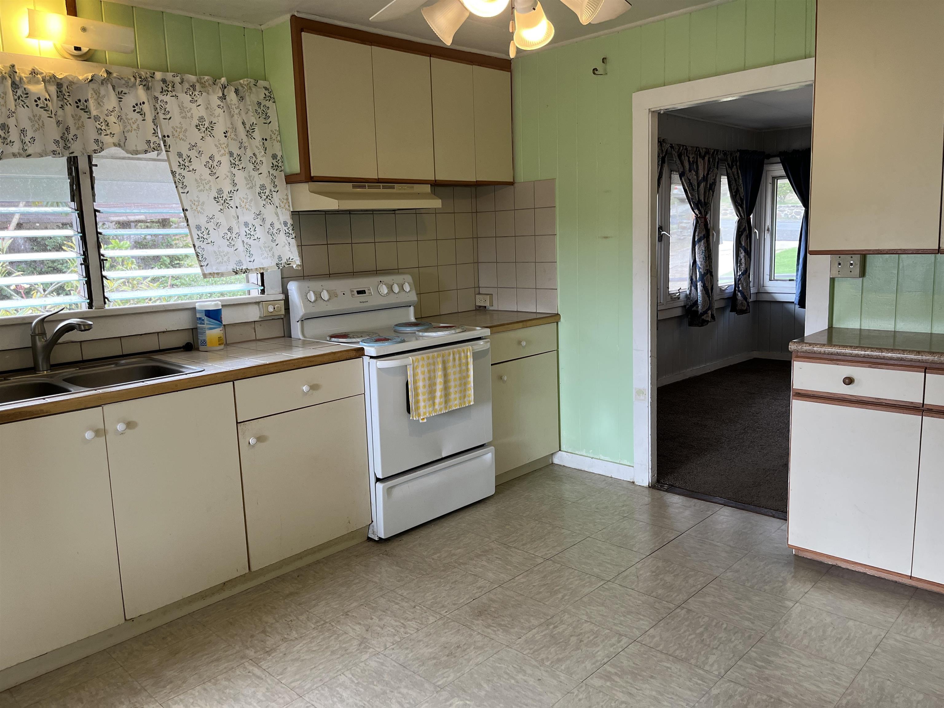 202  Nakoa Dr , Wailuku home - photo 2 of 21