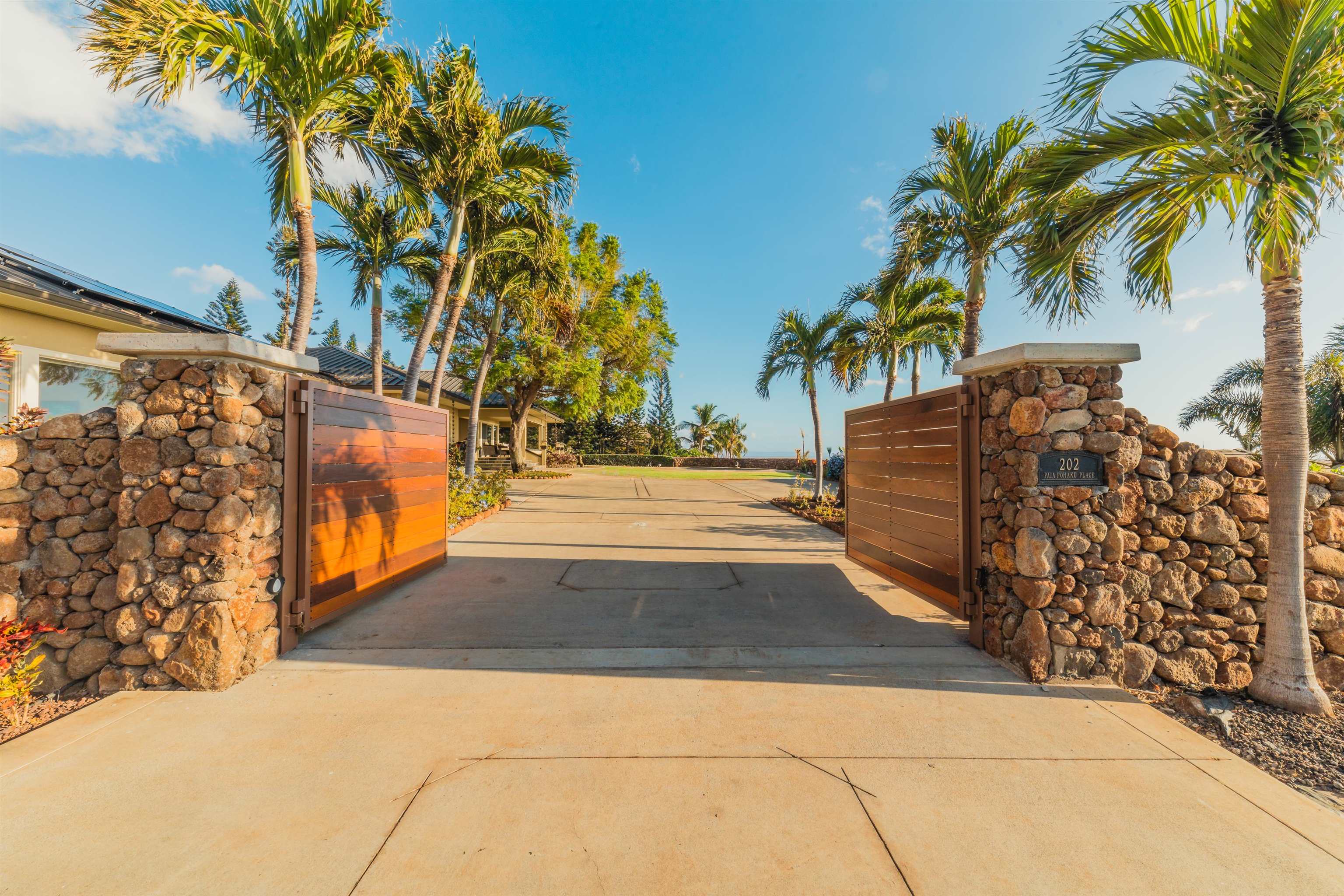 202  Paia Pohaku Pl Launiupoko, Lahaina home - photo 4 of 49