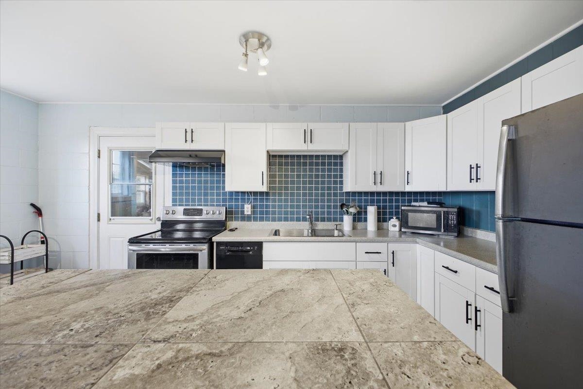 2035  Kahekili Hwy , Wailuku home - photo 22 of 29