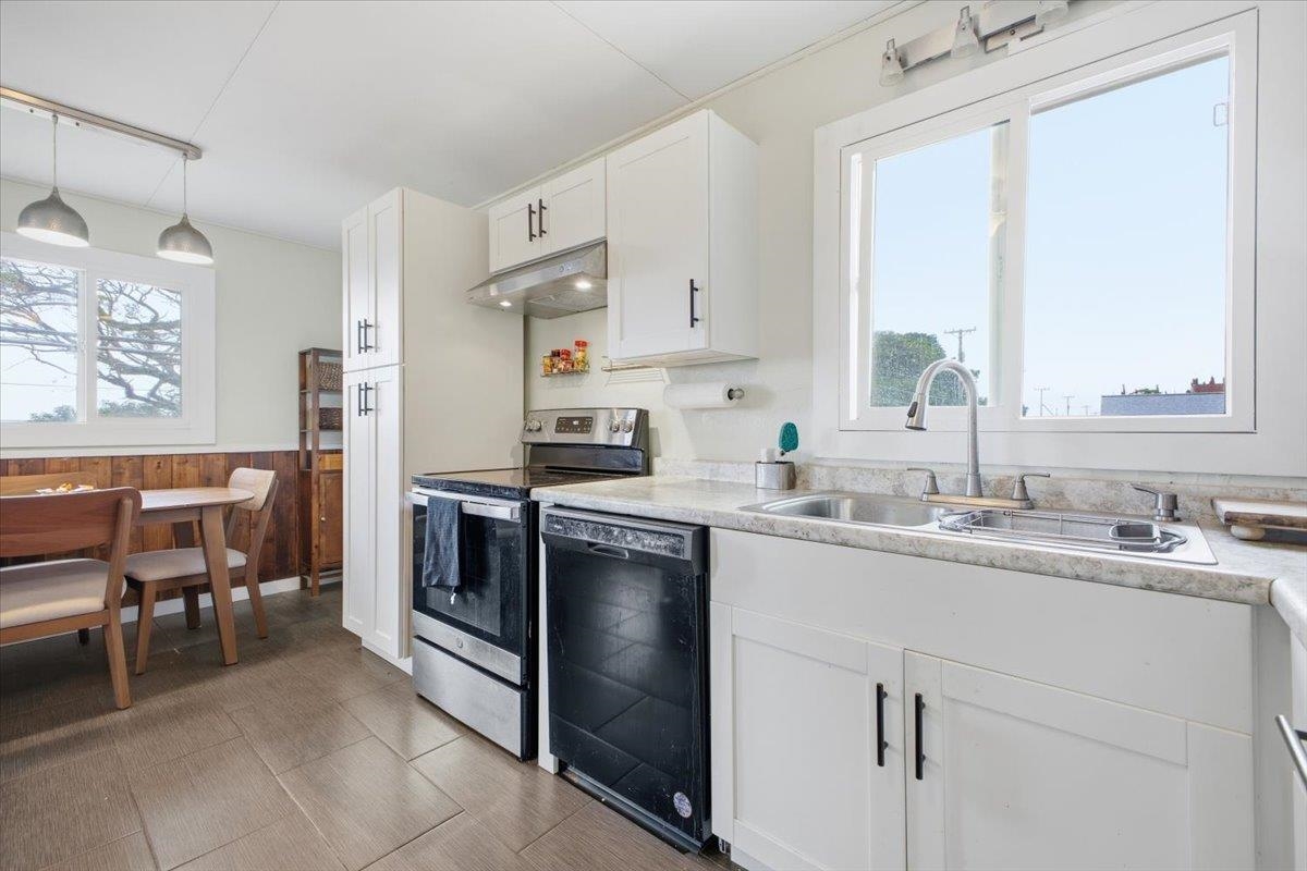 2035  Kahekili Hwy , Wailuku home - photo 8 of 29