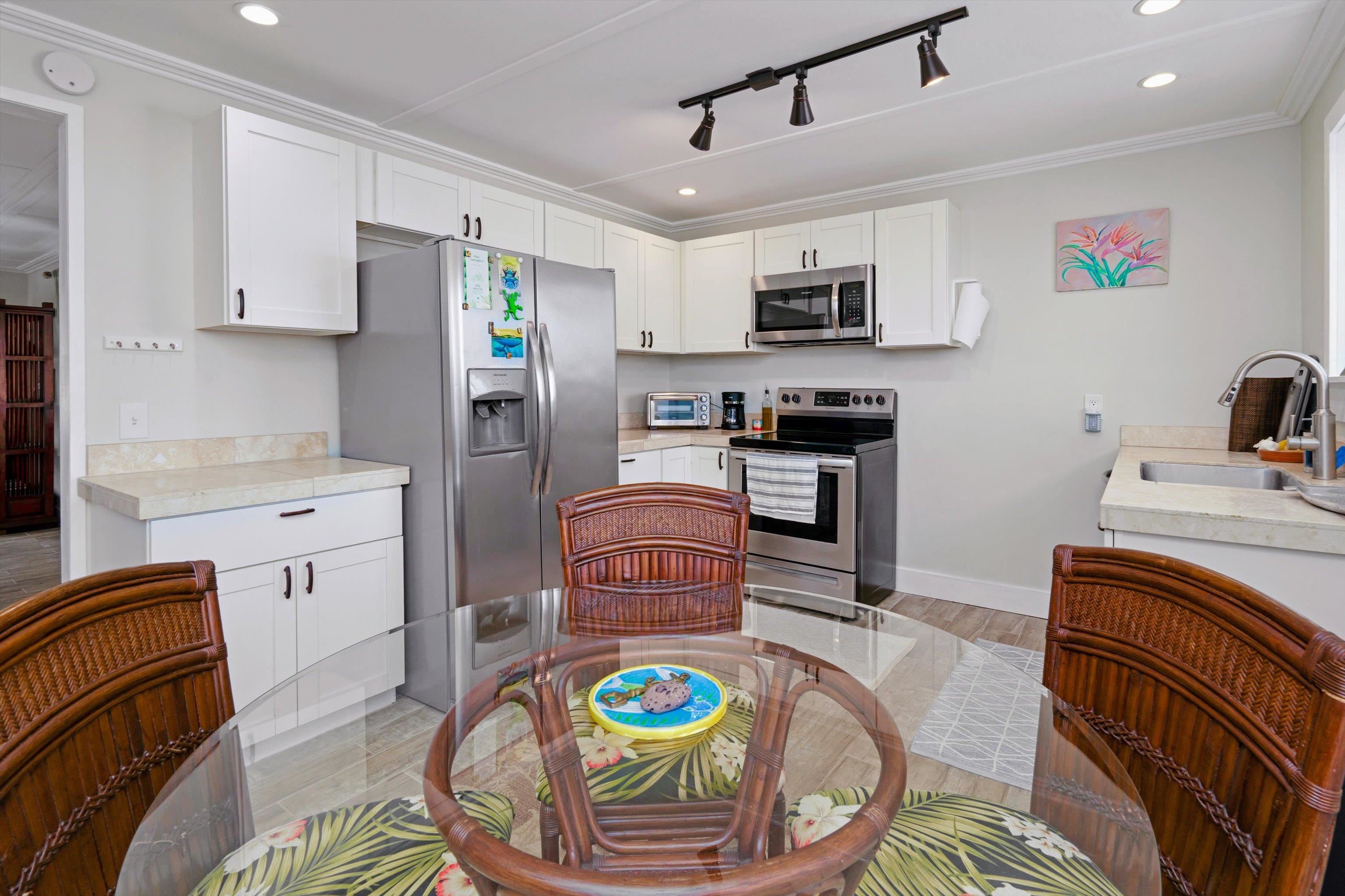 2038  Kahekili Hwy , Wailuku home - photo 11 of 48