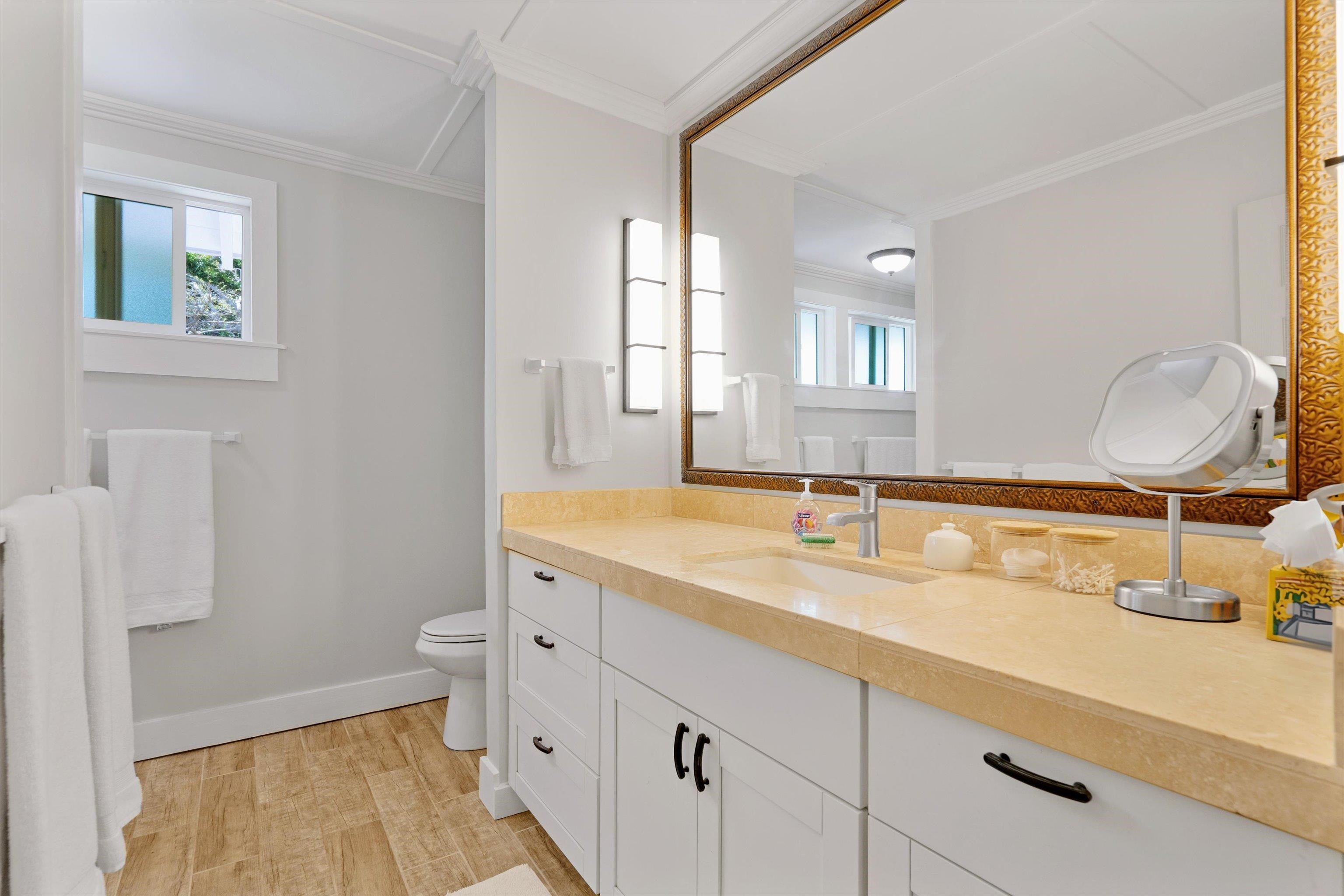 2038  Kahekili Hwy , Wailuku home - photo 13 of 48