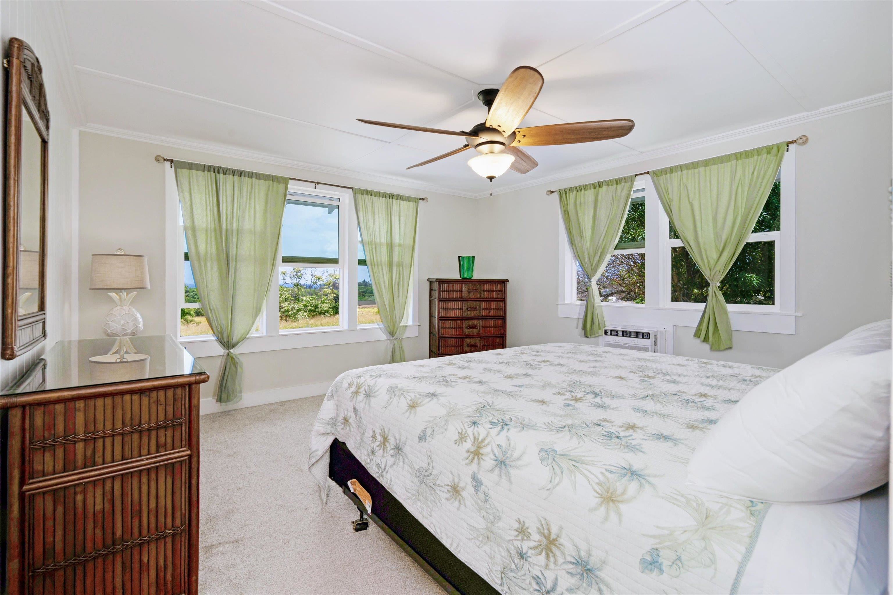 2038  Kahekili Hwy , Wailuku home - photo 17 of 48