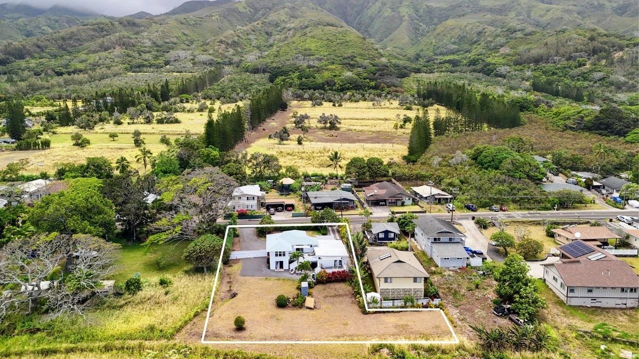 2038  Kahekili Hwy , Wailuku home - photo 4 of 48