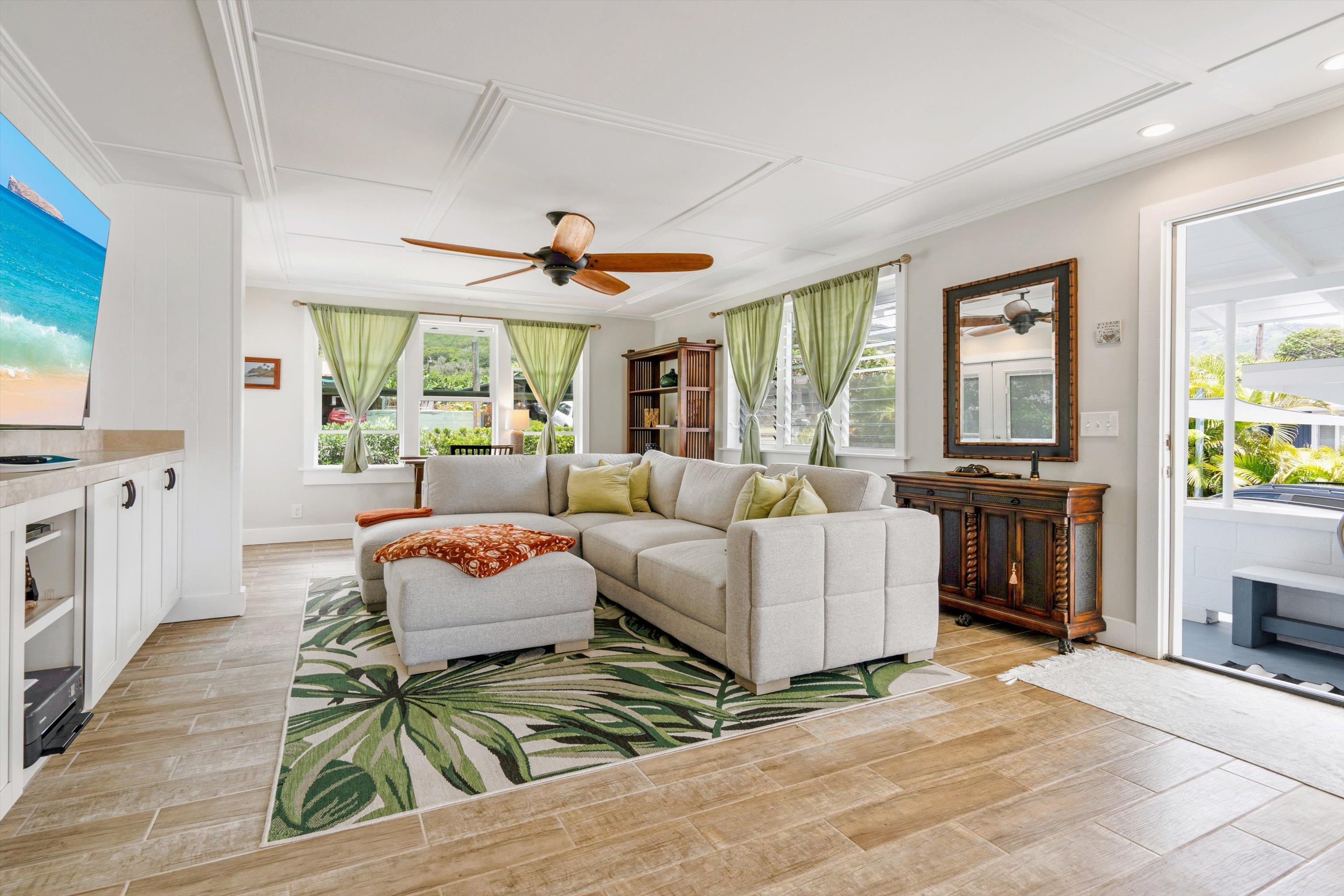 2038  Kahekili Hwy , Wailuku home - photo 5 of 48