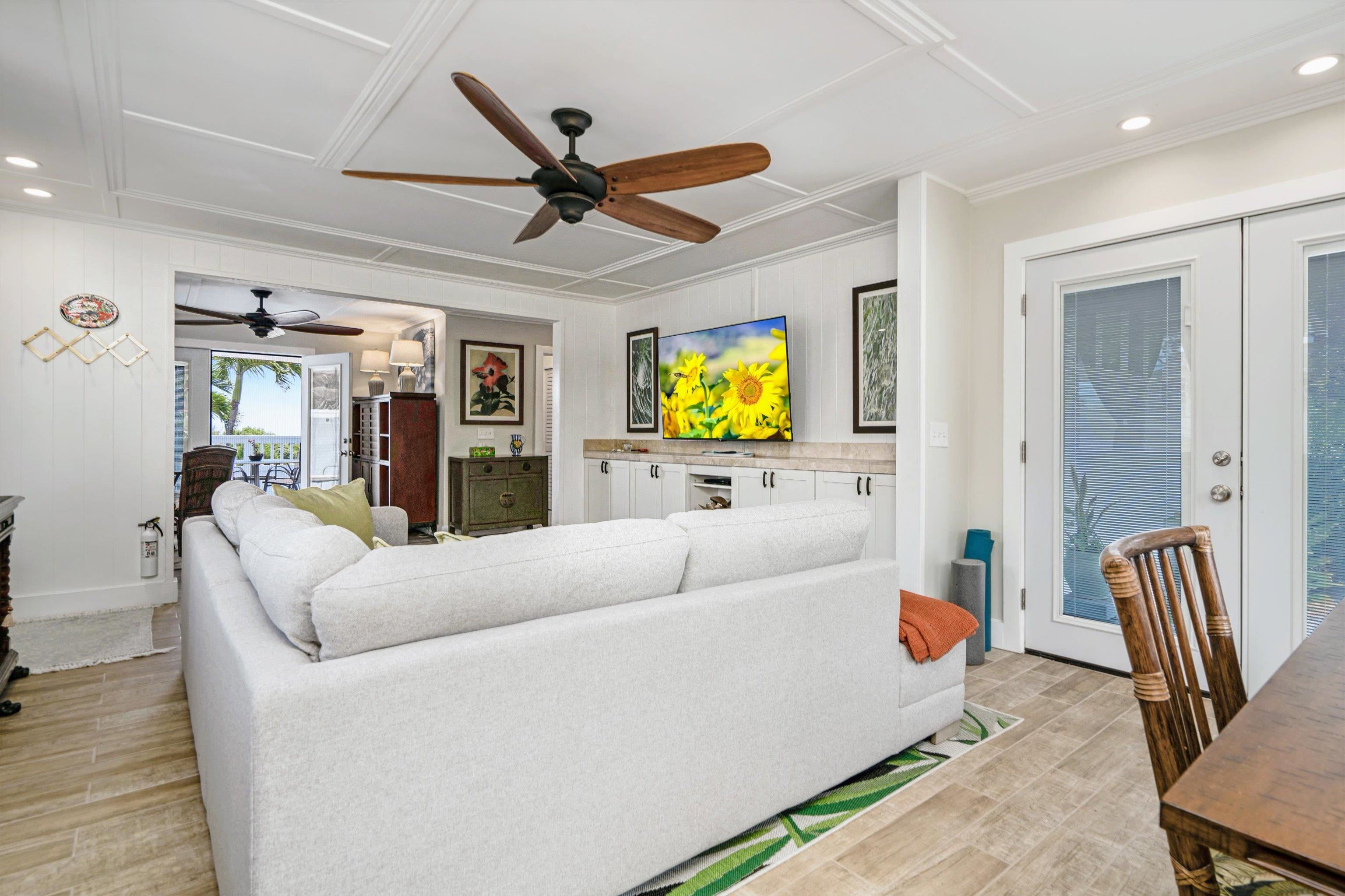 2038  Kahekili Hwy , Wailuku home - photo 6 of 48