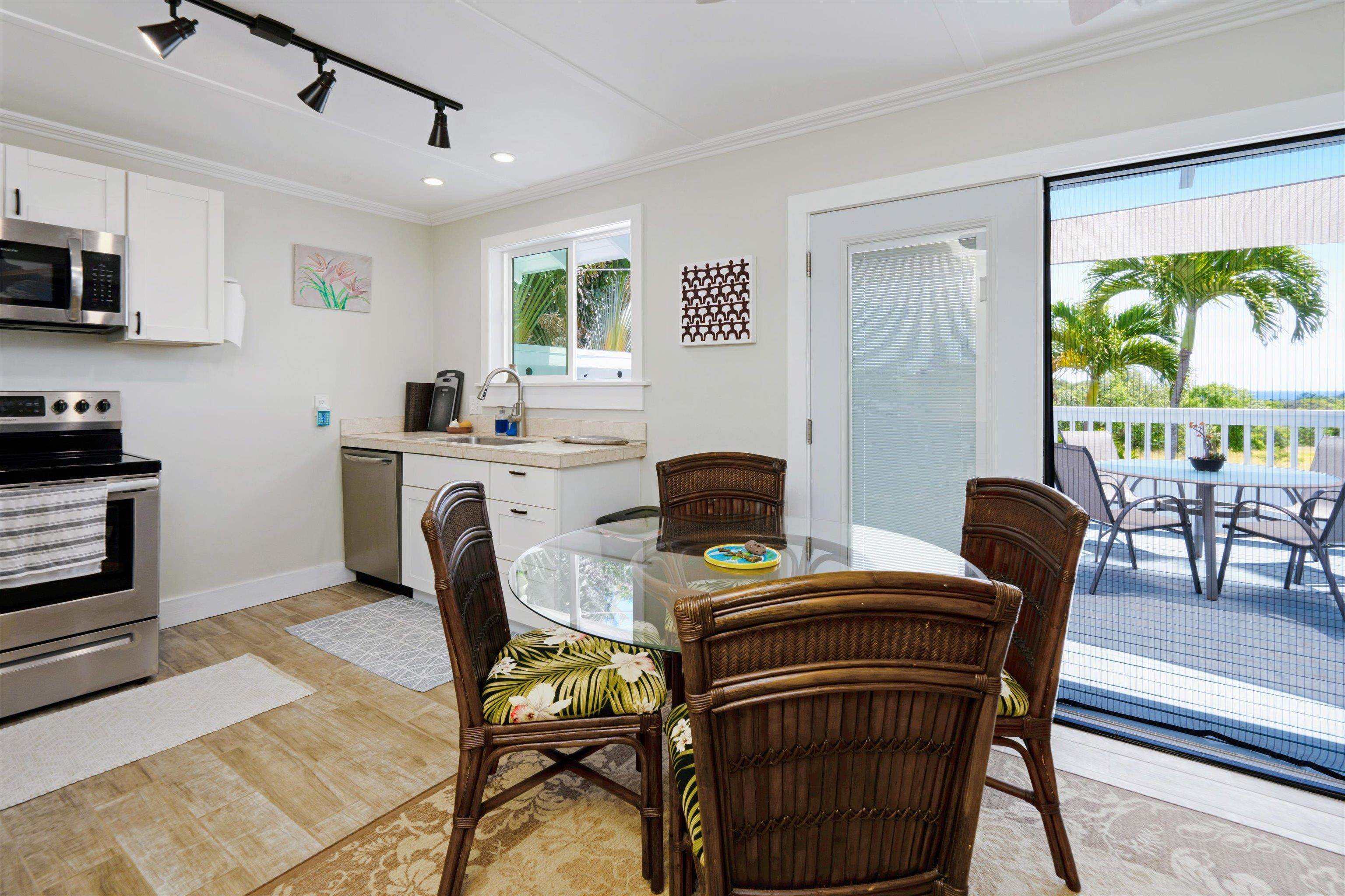 2038  Kahekili Hwy , Wailuku home - photo 9 of 48