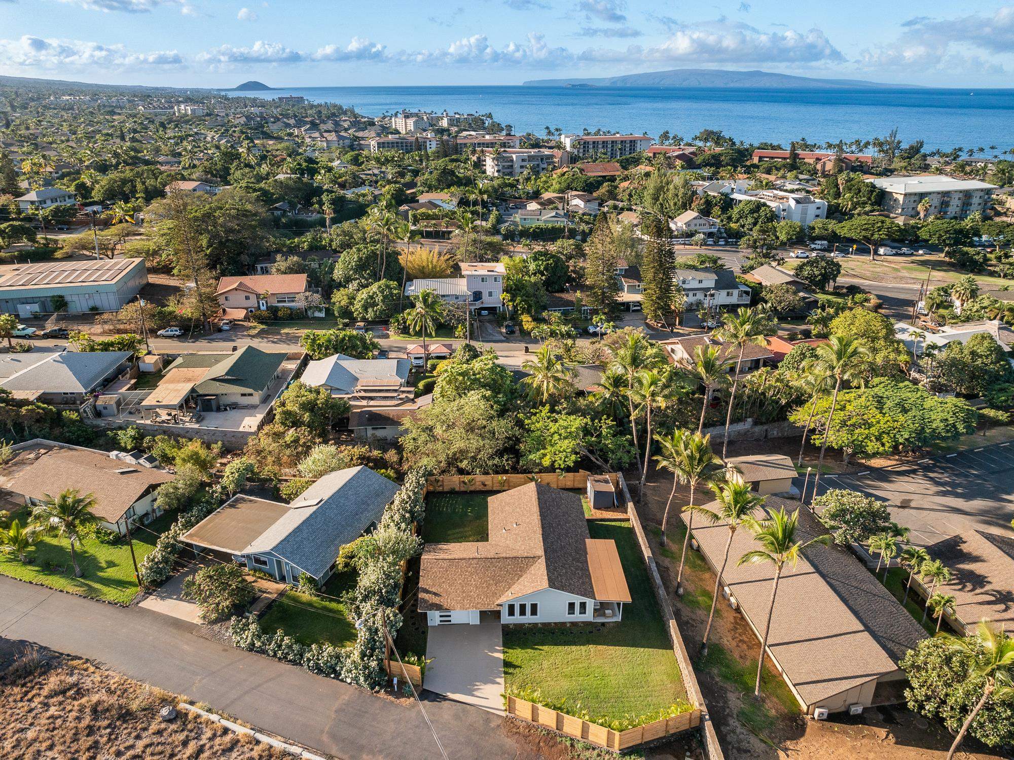 2040  Kanakanui Rd , Kihei home - photo 2 of 34