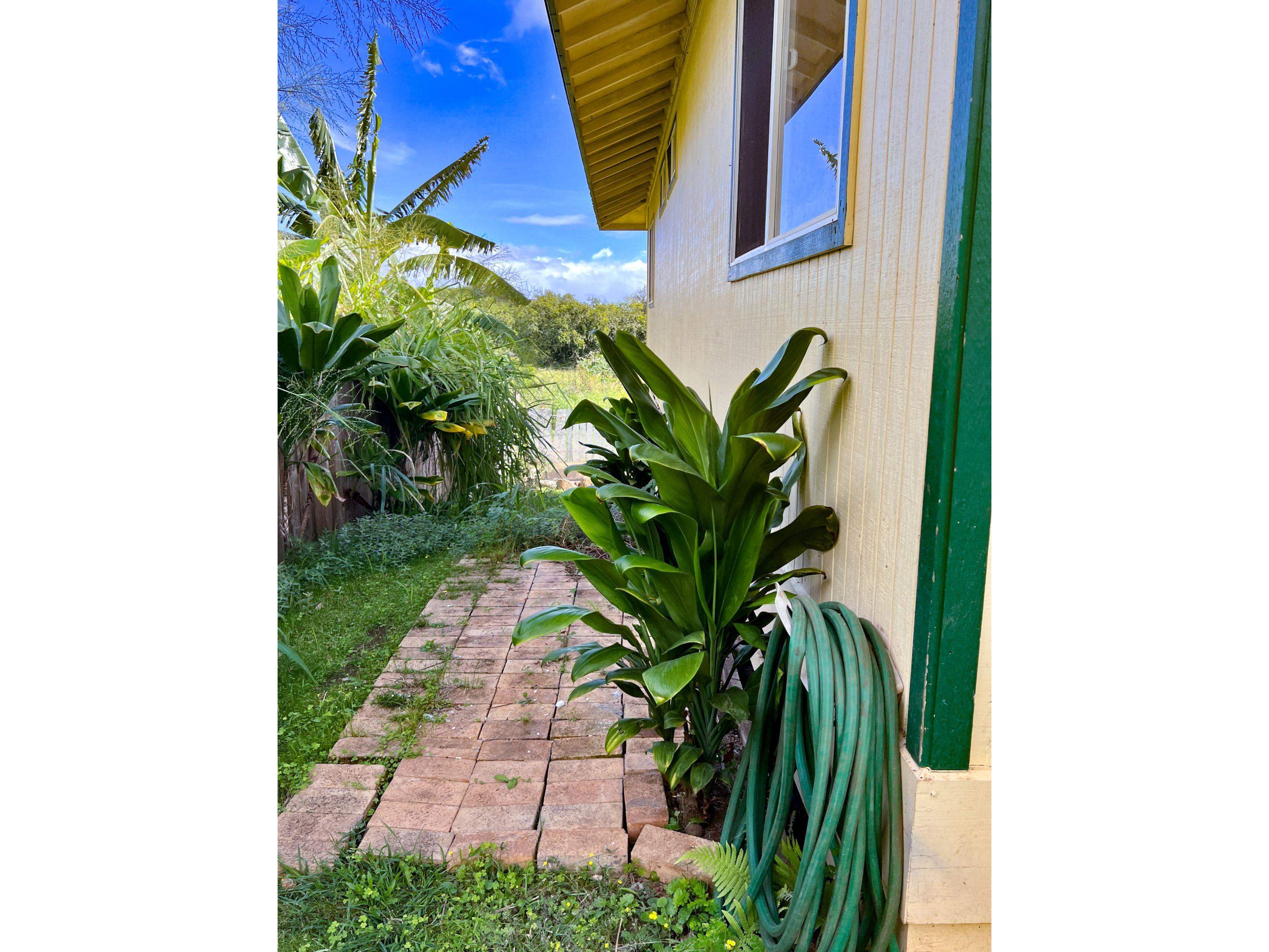 2042  Kahekili Hwy , Wailuku home - photo 19 of 28