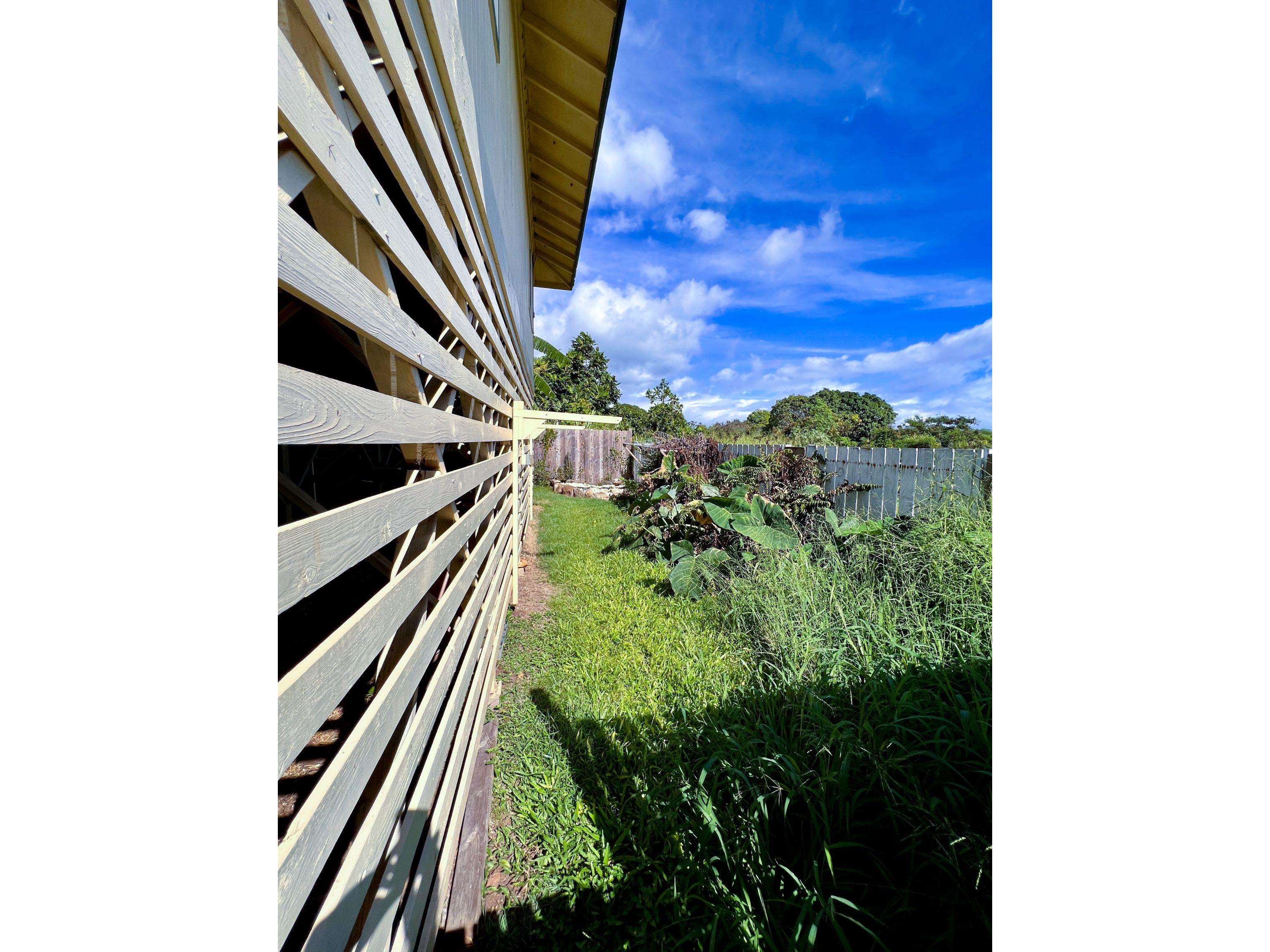 2042  Kahekili Hwy , Wailuku home - photo 21 of 28