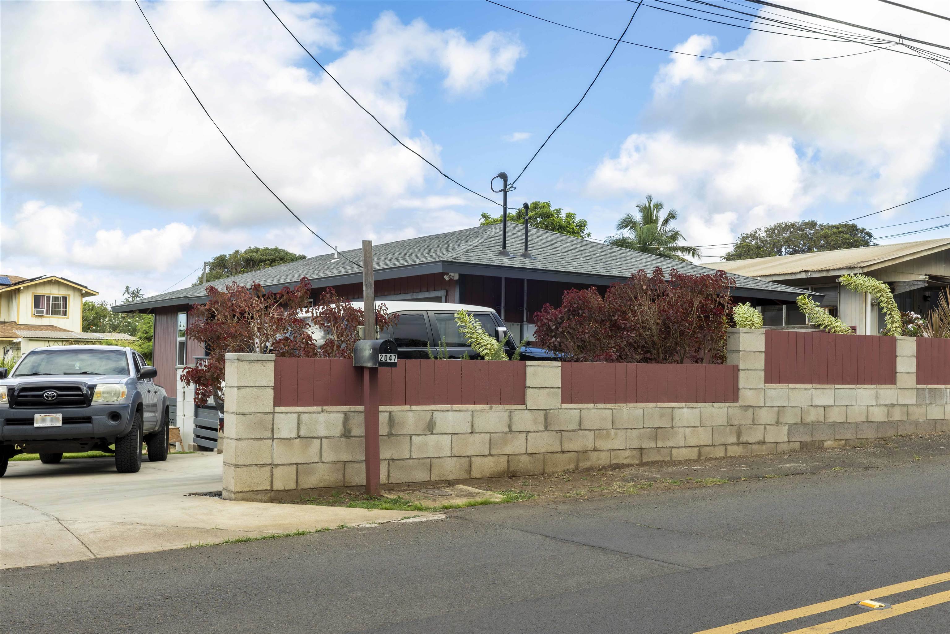 2047  Mokuhau Rd , Wailuku home - photo 2 of 34