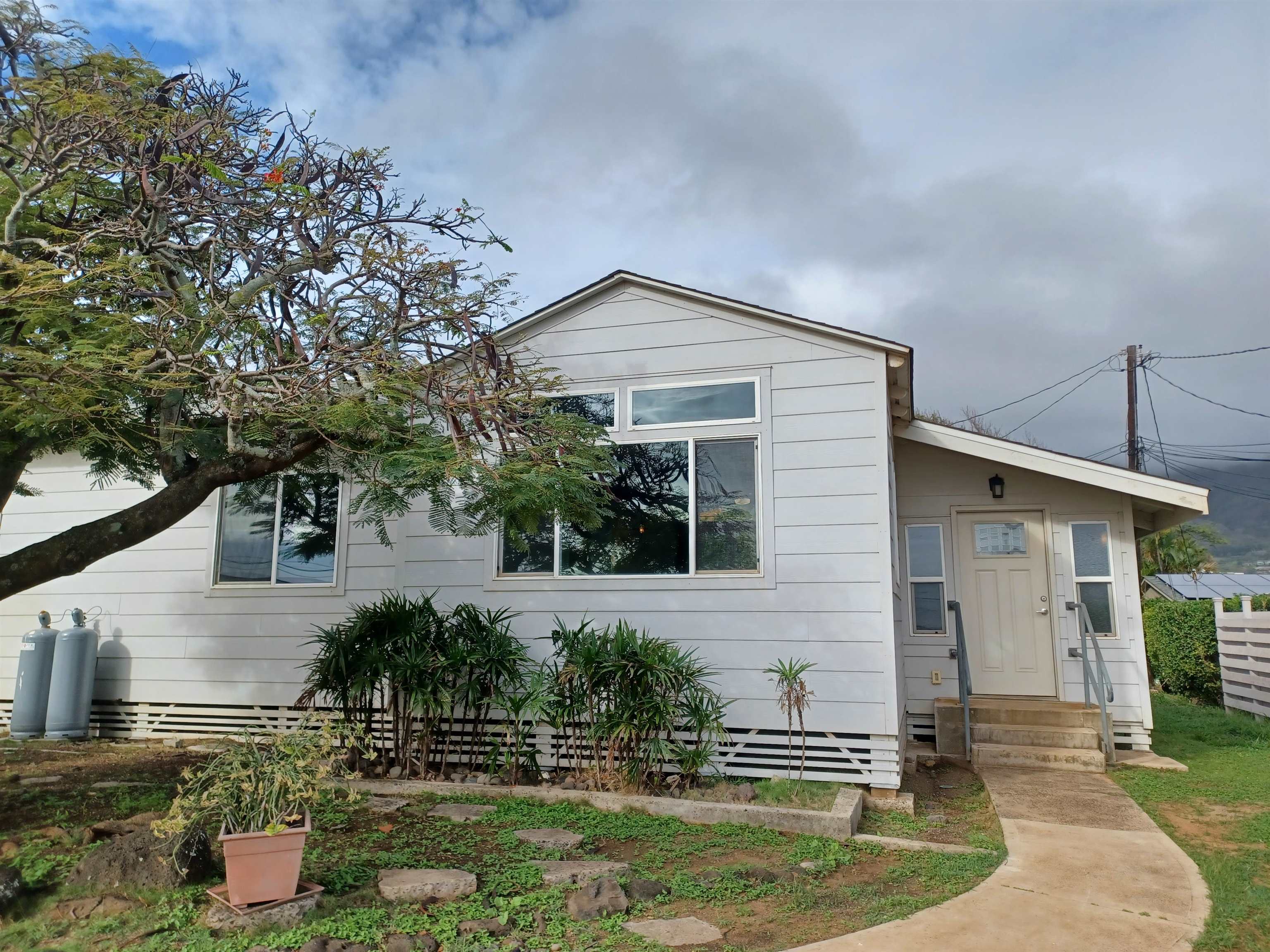 205  Naniloa Dr Sandhills, Wailuku home - photo 2 of 12