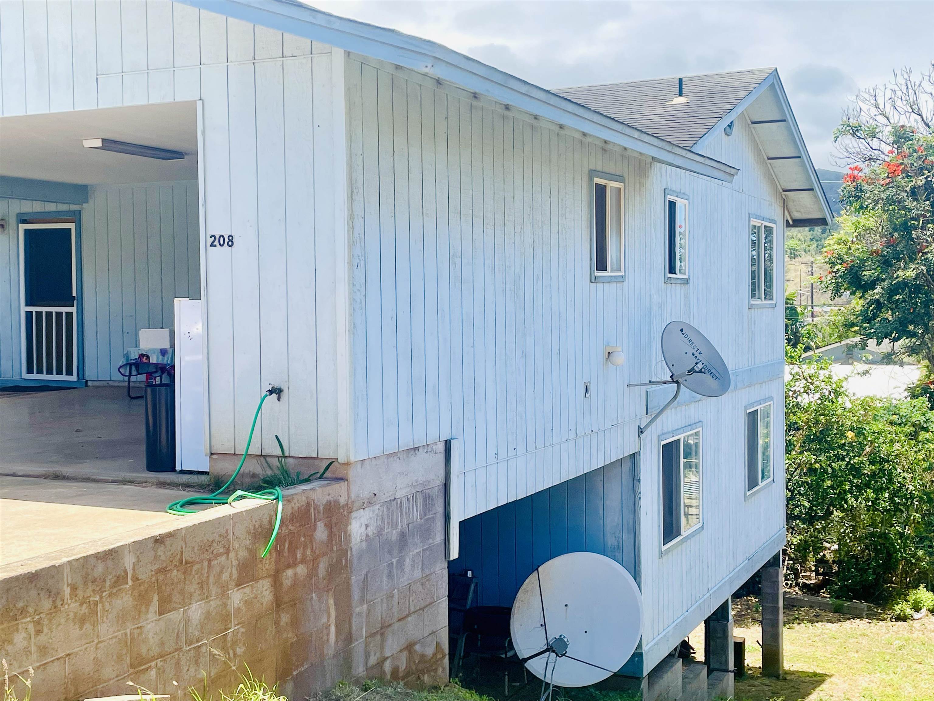 208  Market St , Wailuku home - photo 2 of 33