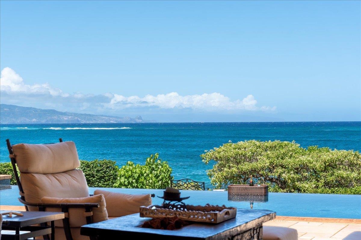 21  Kaulua Pl Ku'au, Spreckelsville/Paia/Kuau home - photo 2 of 47