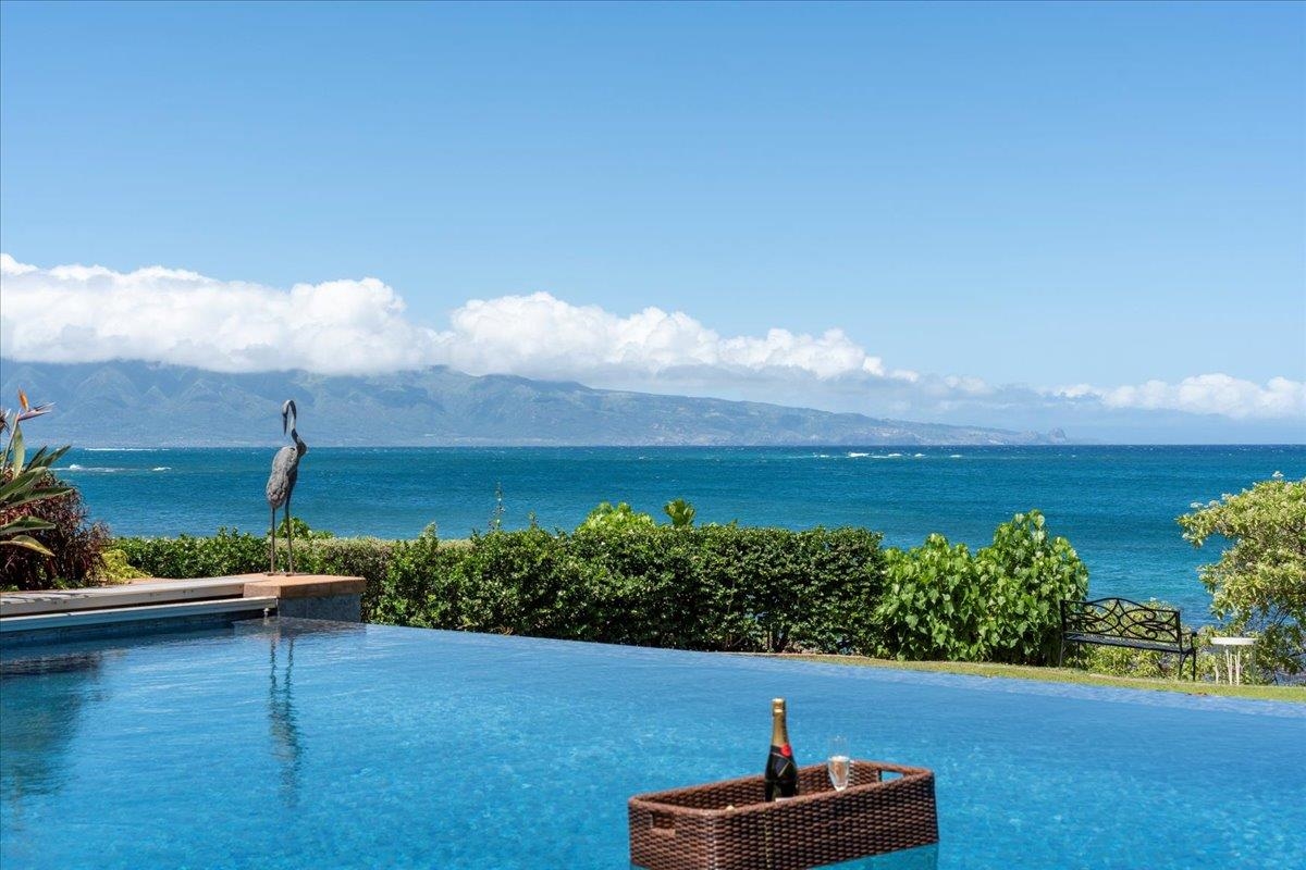 21  Kaulua Pl Ku'au, Spreckelsville/Paia/Kuau home - photo 3 of 47