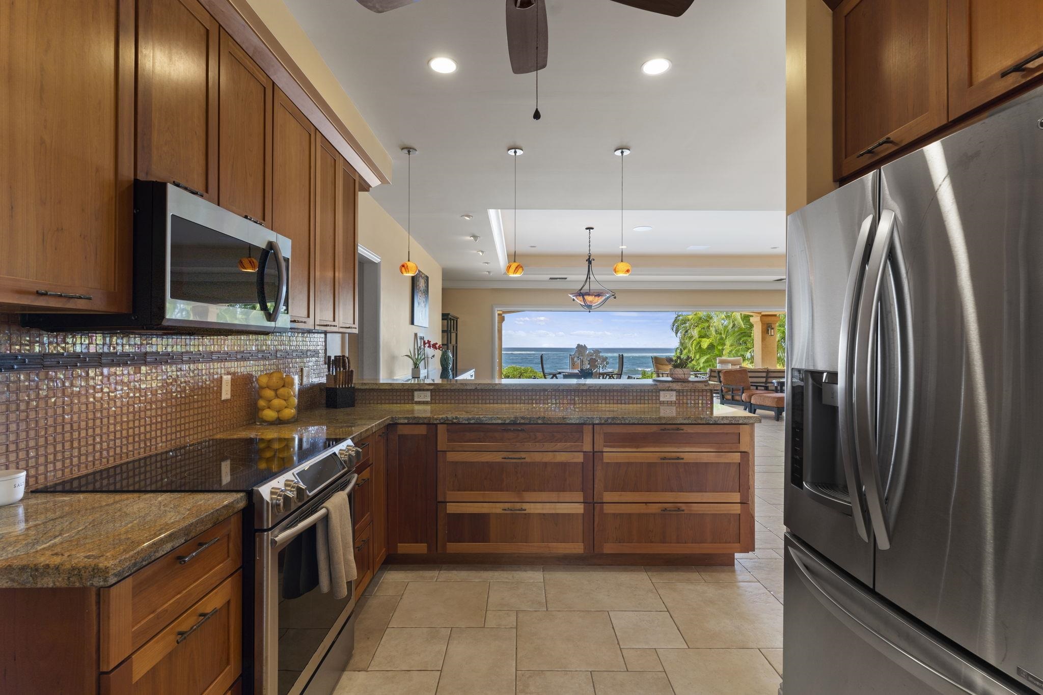 21  Kaulua Pl Ku'au, Spreckelsville/Paia/Kuau home - photo 9 of 47