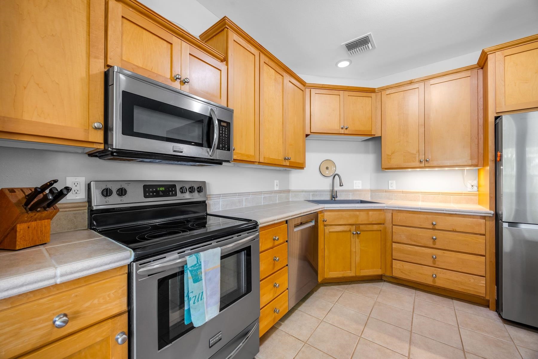 211  Kuli Puu St , Kihei home - photo 10 of 38