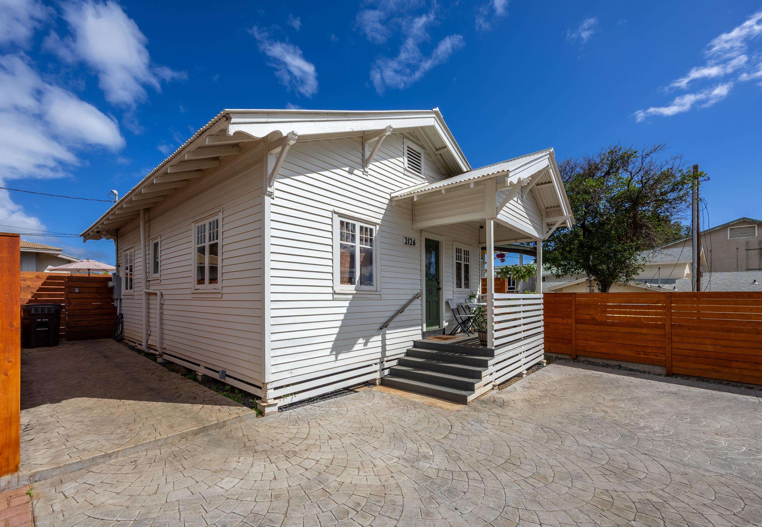 2126  Vineyard St Wailuku Town, Wailuku home - photo 2 of 47