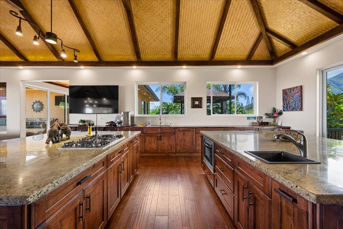 2150  Kamaile St , Wailuku home - photo 11 of 50