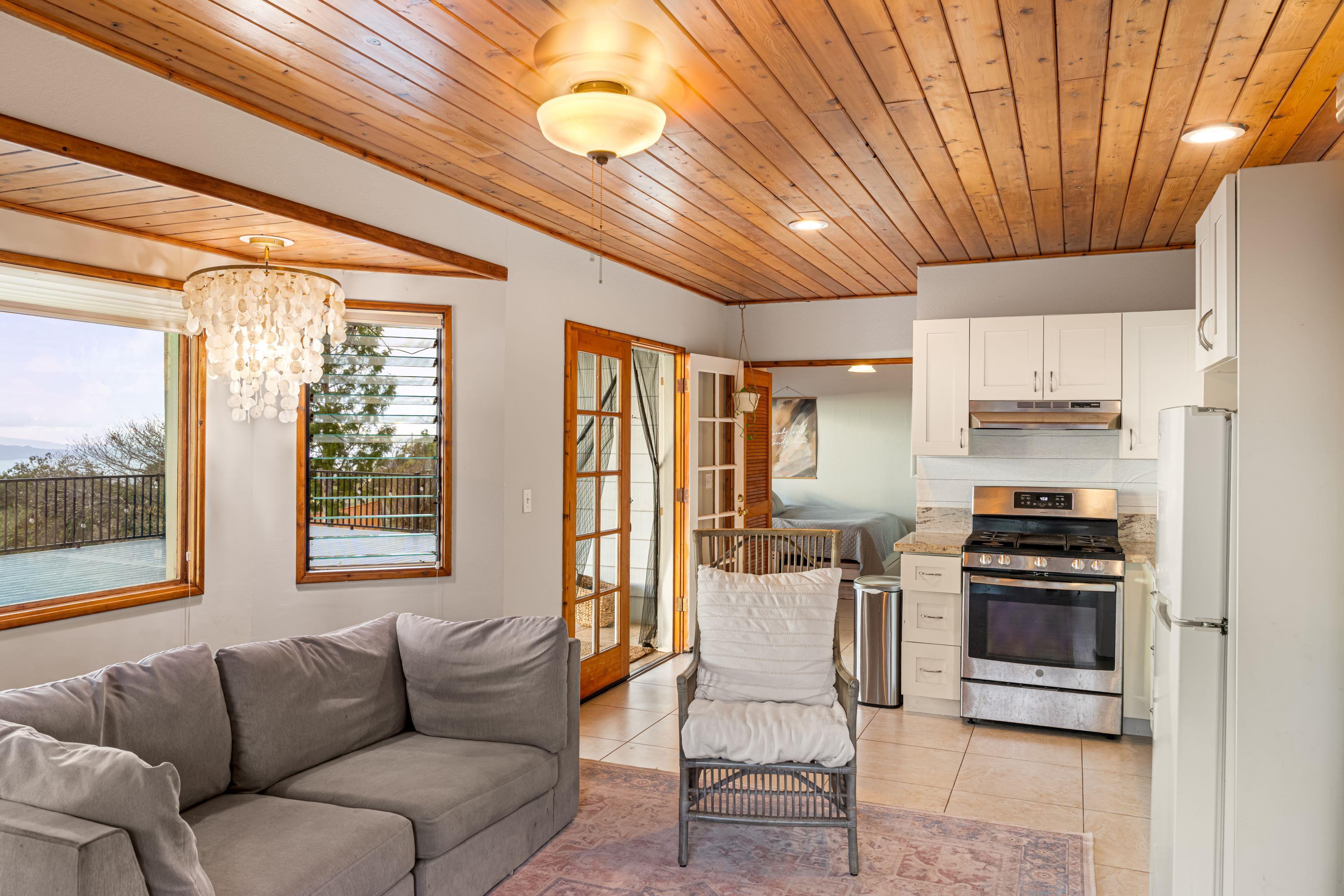 216  Keoni Pl , Kula/Ulupalakua/Kanaio home - photo 13 of 29