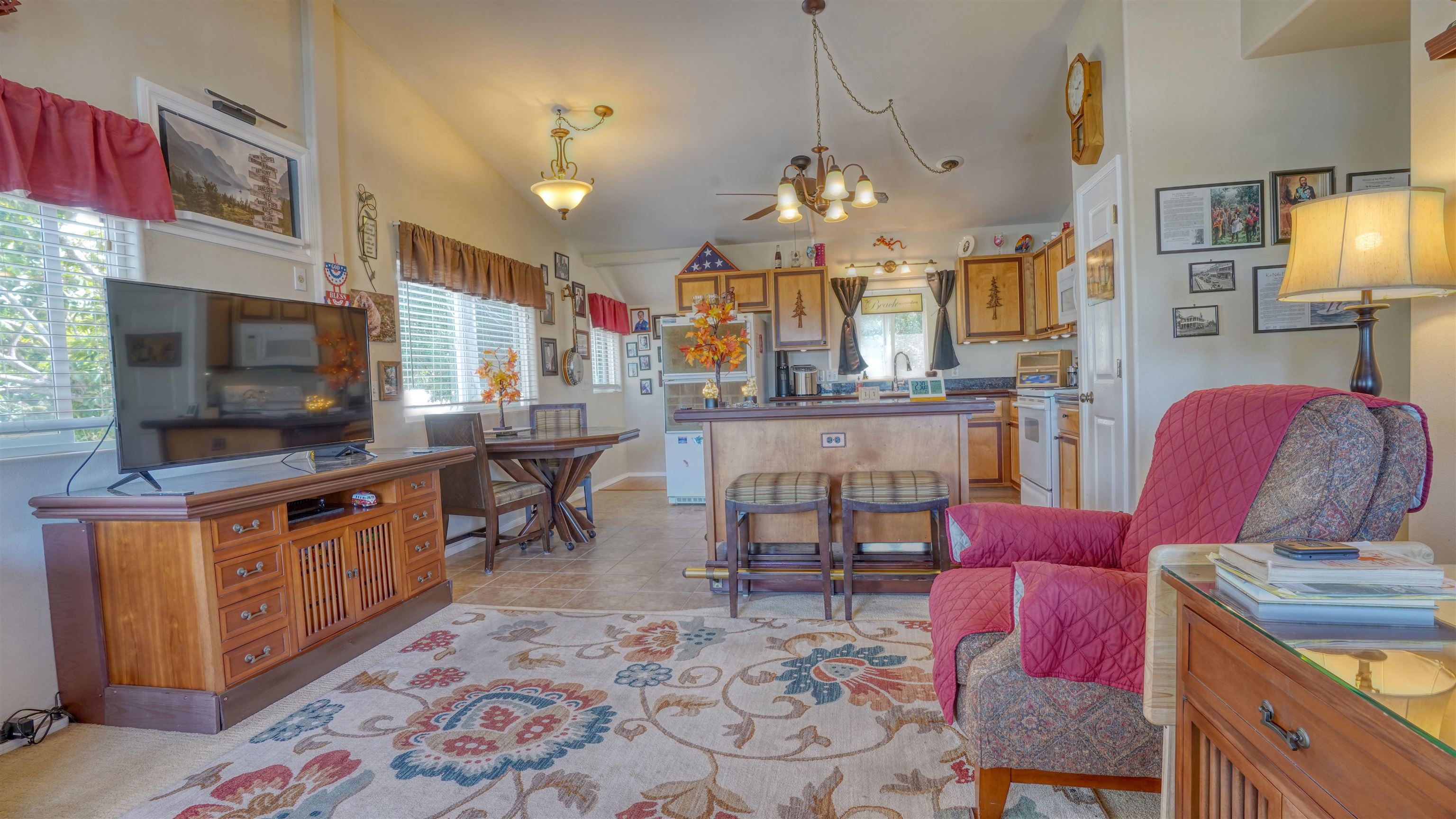 2170  Kahawai St Happy Valley, Wailuku home - photo 12 of 49