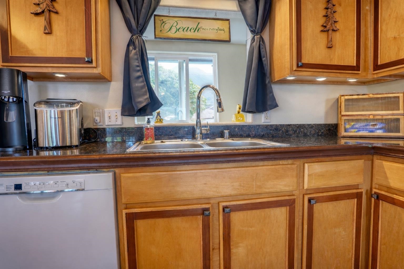 2170  Kahawai St Happy Valley, Wailuku home - photo 14 of 47