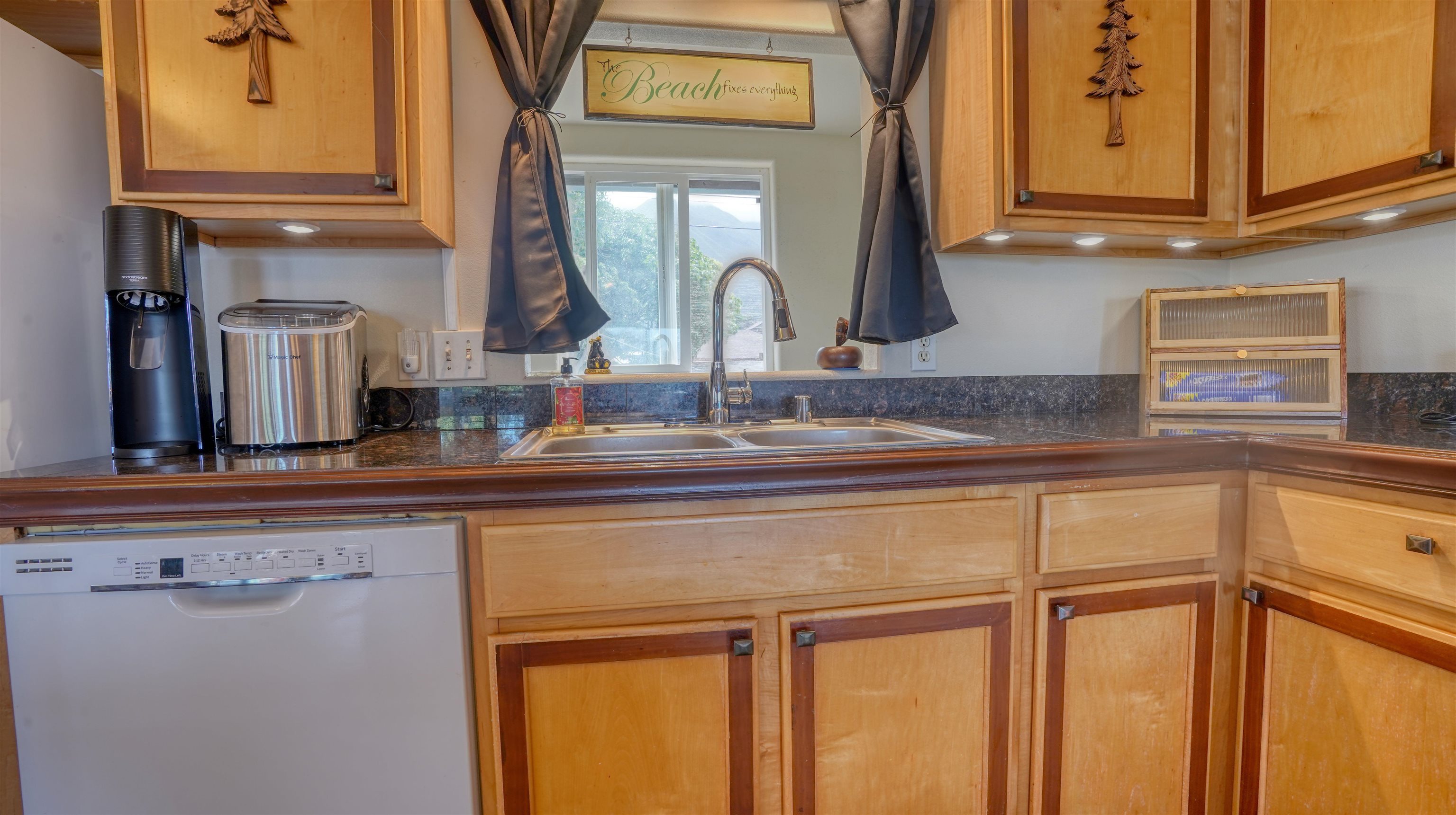 2170  Kahawai St Happy Valley, Wailuku home - photo 16 of 49