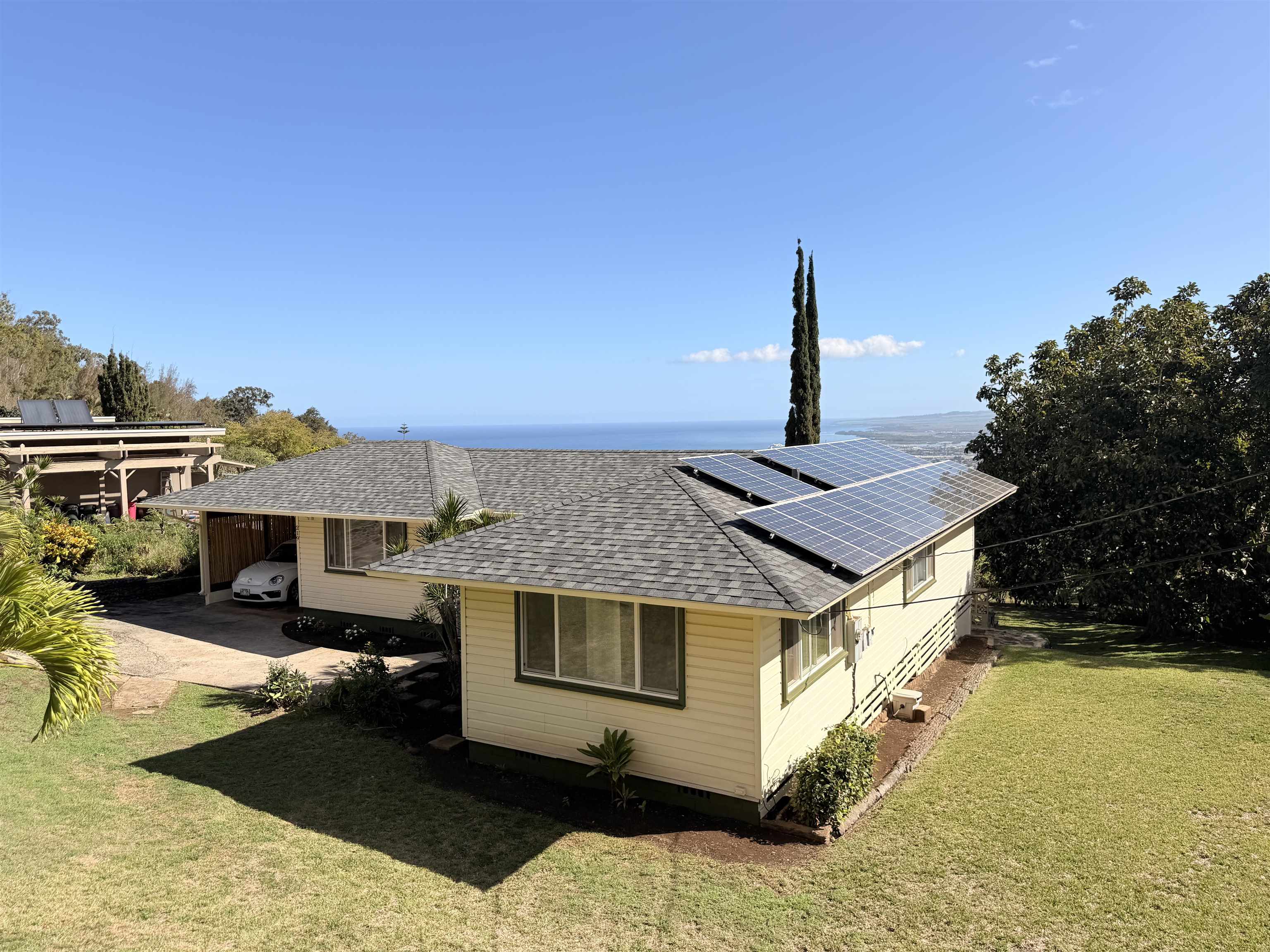 219  Ekoa Pl Wailuku Heights, Wailuku home - photo 2 of 50