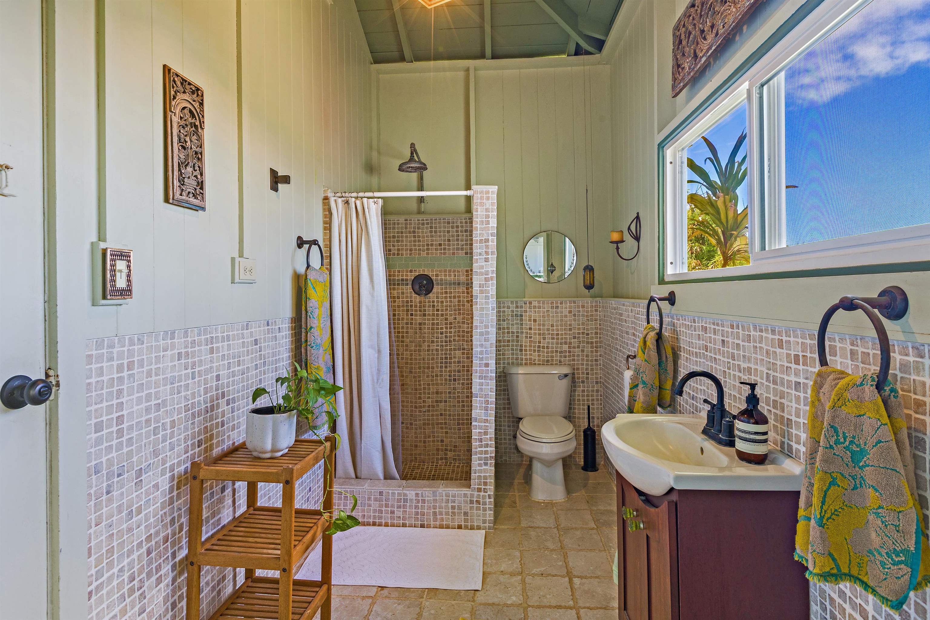 219  Ekoa Pl Wailuku Heights, Wailuku home - photo 31 of 50