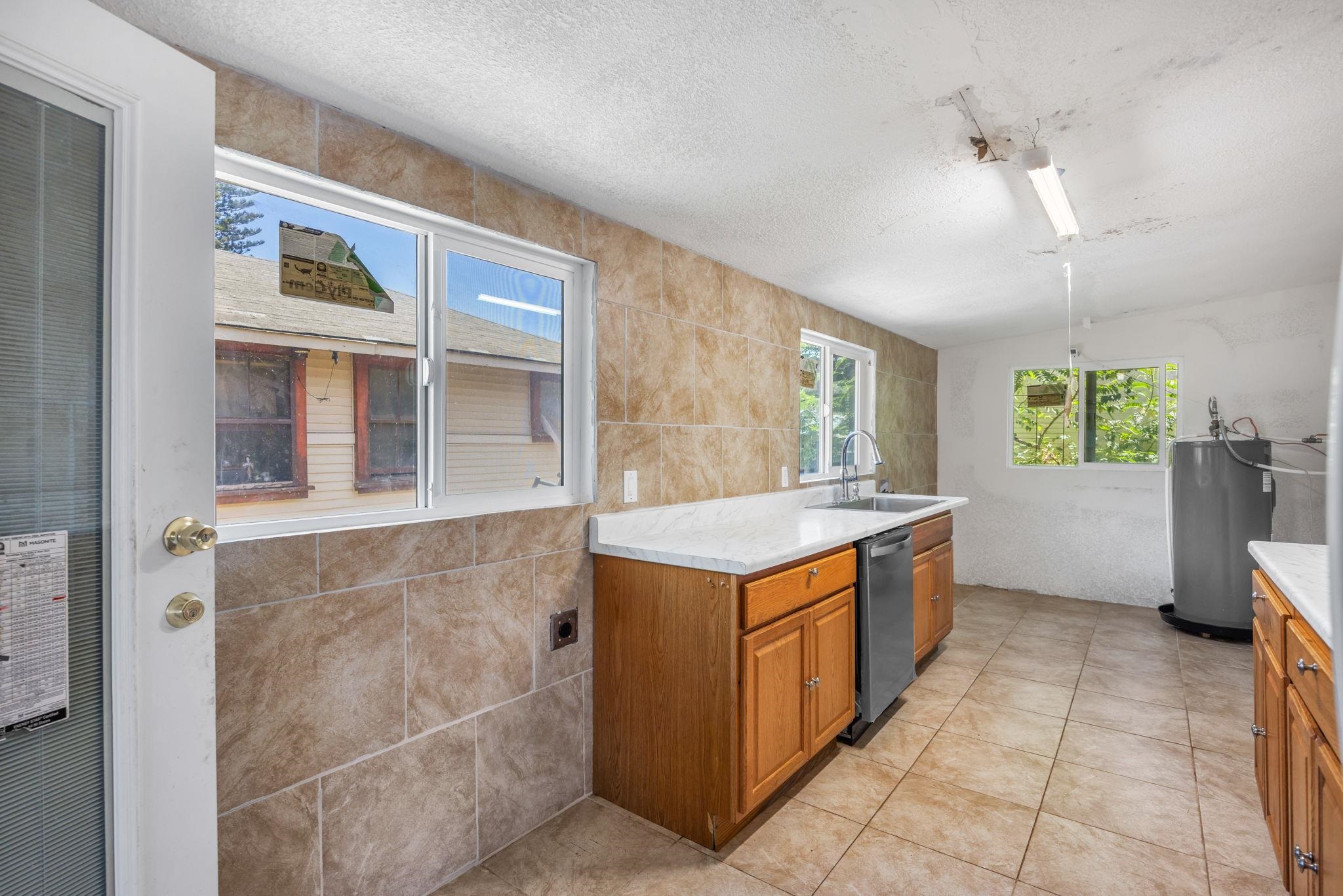 220  Hala Pl , Wailuku home - photo 33 of 46
