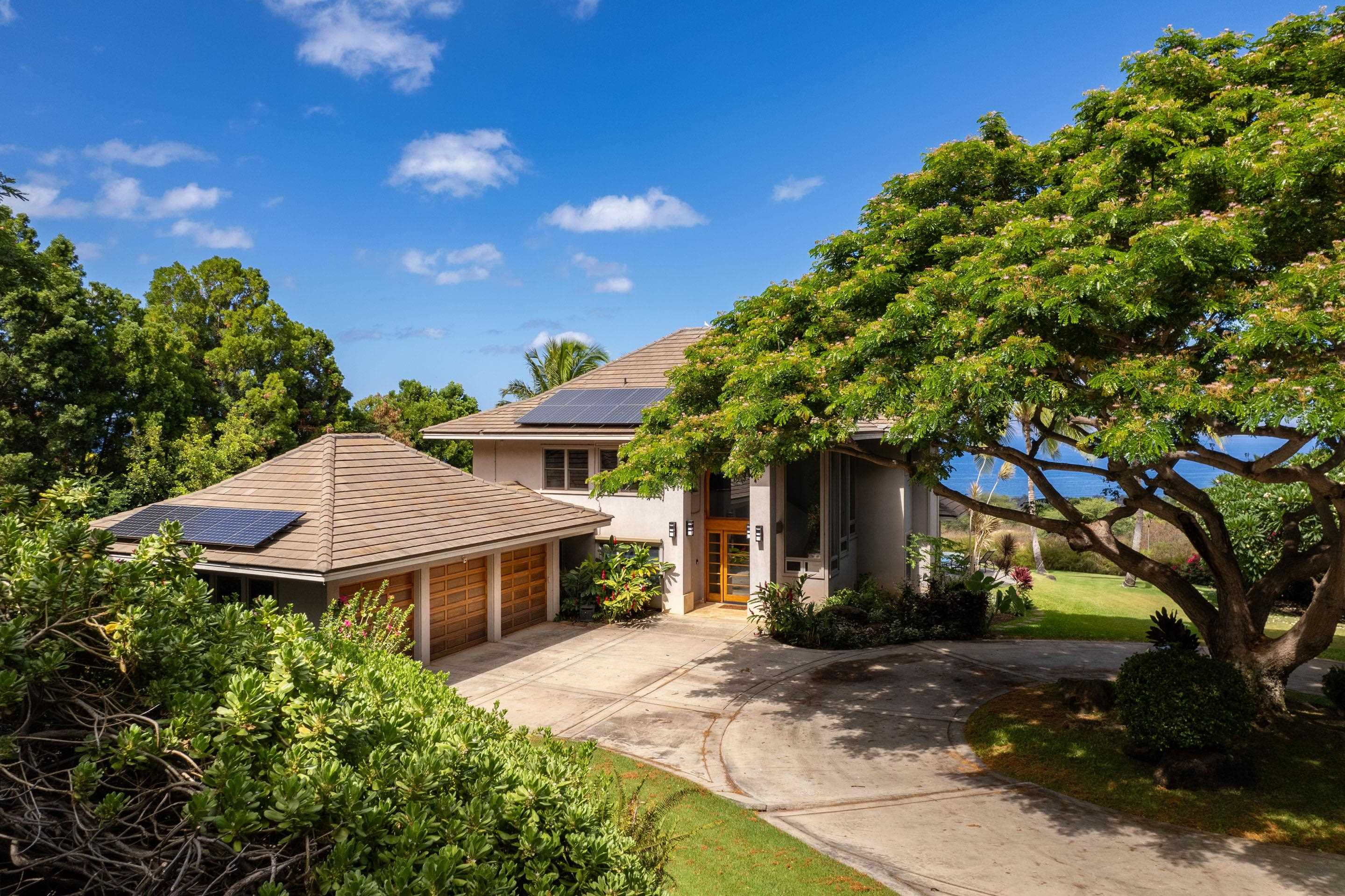 220  Paia Pohaku Pl Launiupoko, Lahaina home - photo 2 of 43