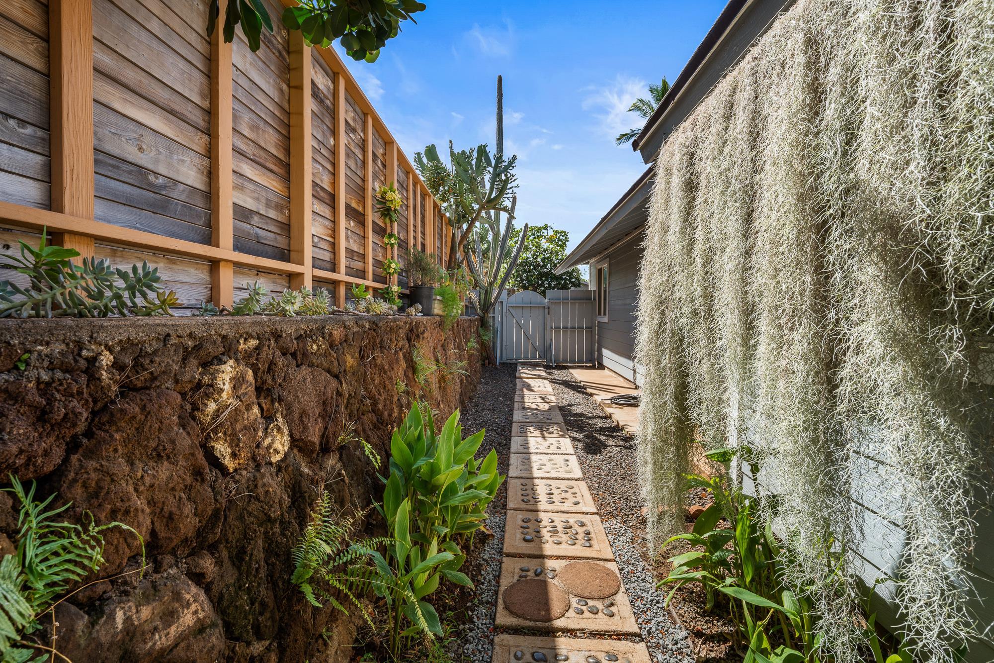 221  Mahie Pl Kilohana, Kihei home - photo 43 of 47