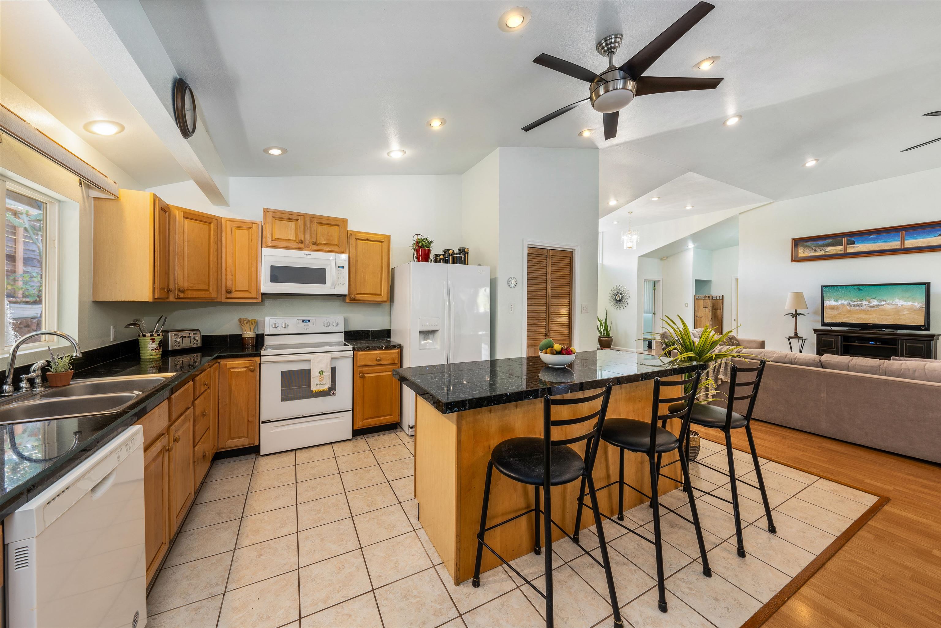 221  Mahie Pl Kilohana, Kihei home - photo 14 of 36