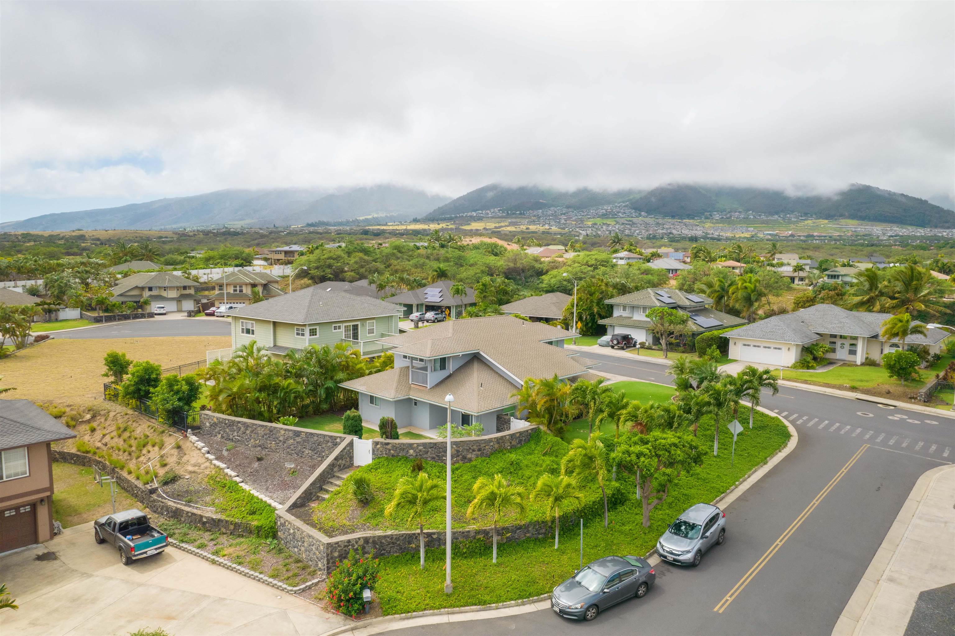 225  Puumakani St Maui Lani, Kahului home - photo 4 of 30