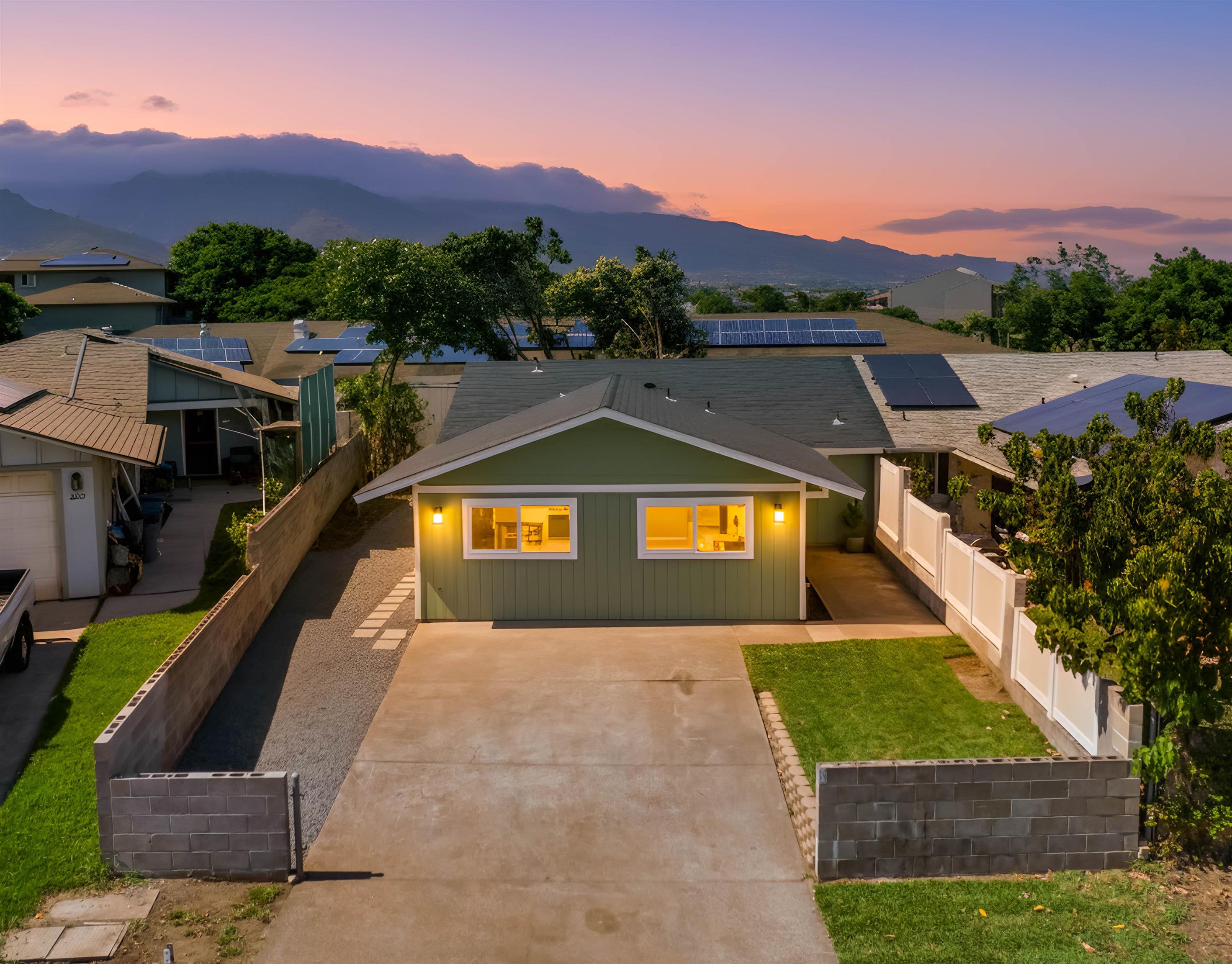 226  Hoomoku St , Kahului home - photo 4 of 50