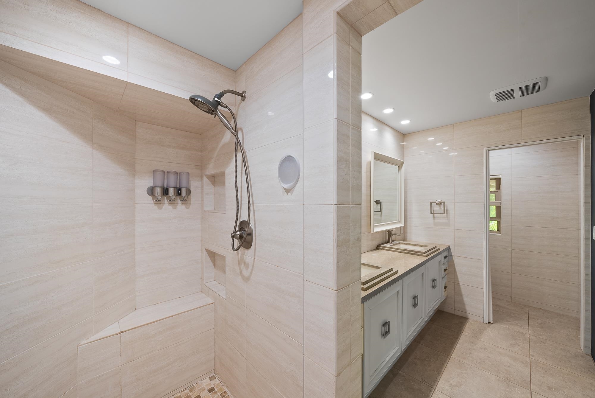 2274  Kihei Rd Kamaole Beach I, Kihei home - photo 23 of 42