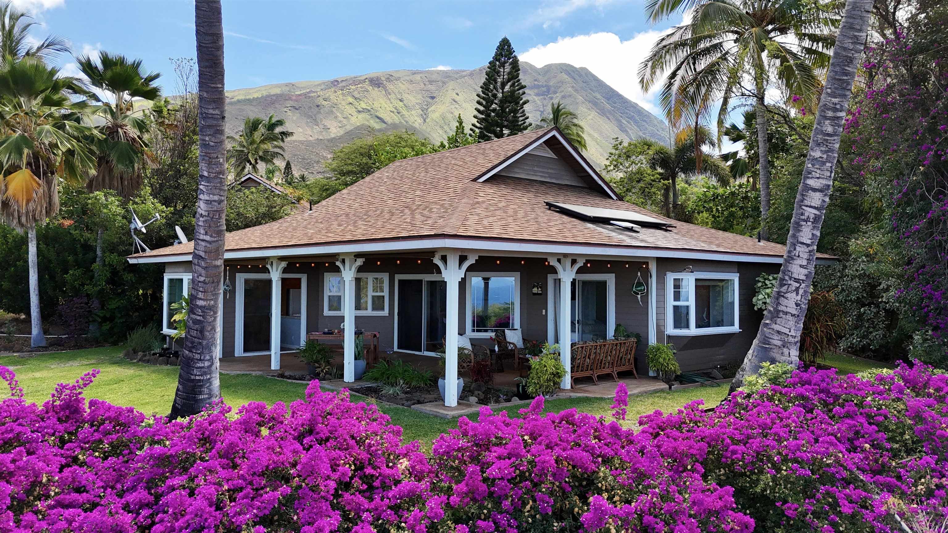 23  Huapala Pl Launiupoko, Lahaina home - photo 2 of 37