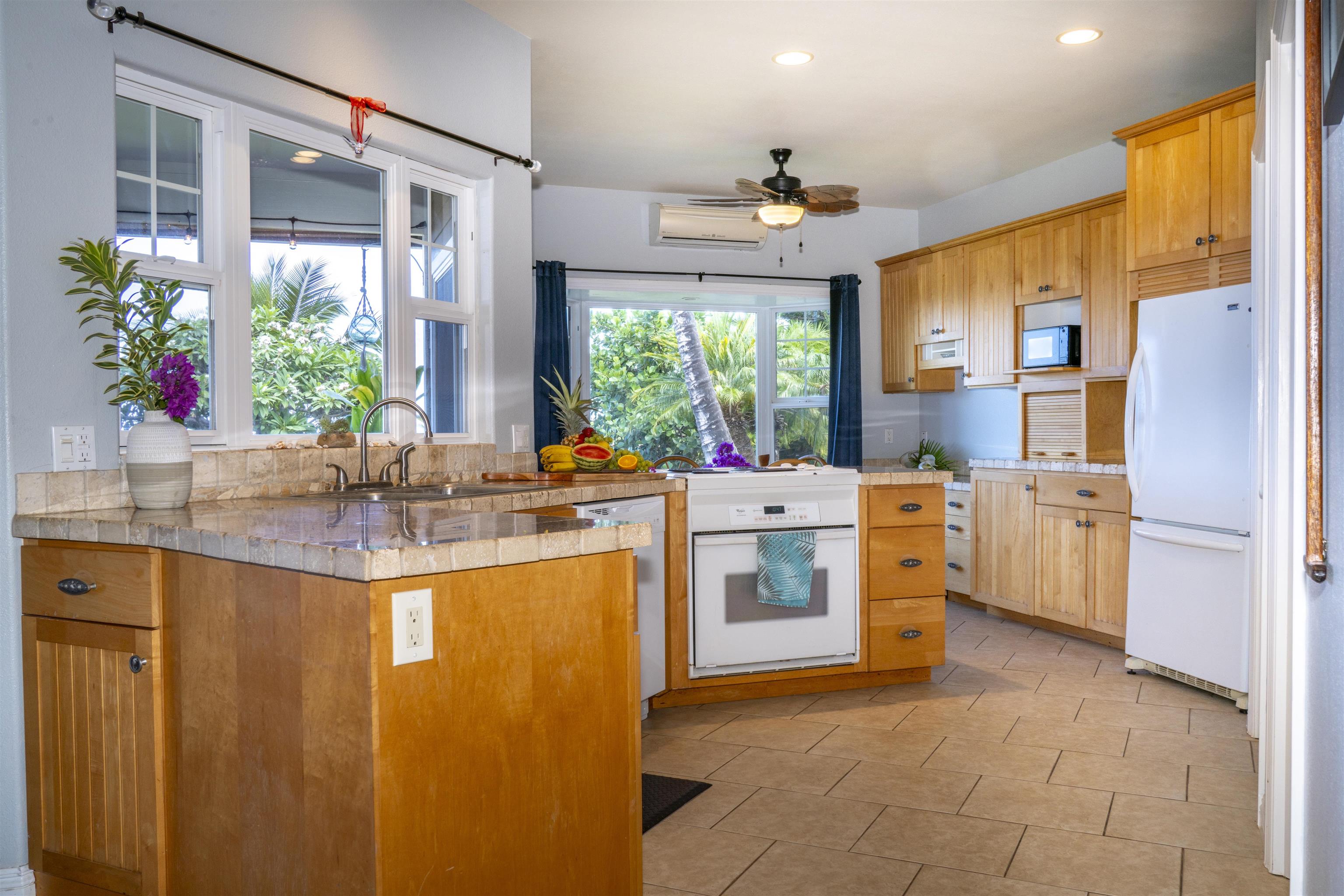 23  Huapala Pl Launiupoko, Lahaina home - photo 14 of 37