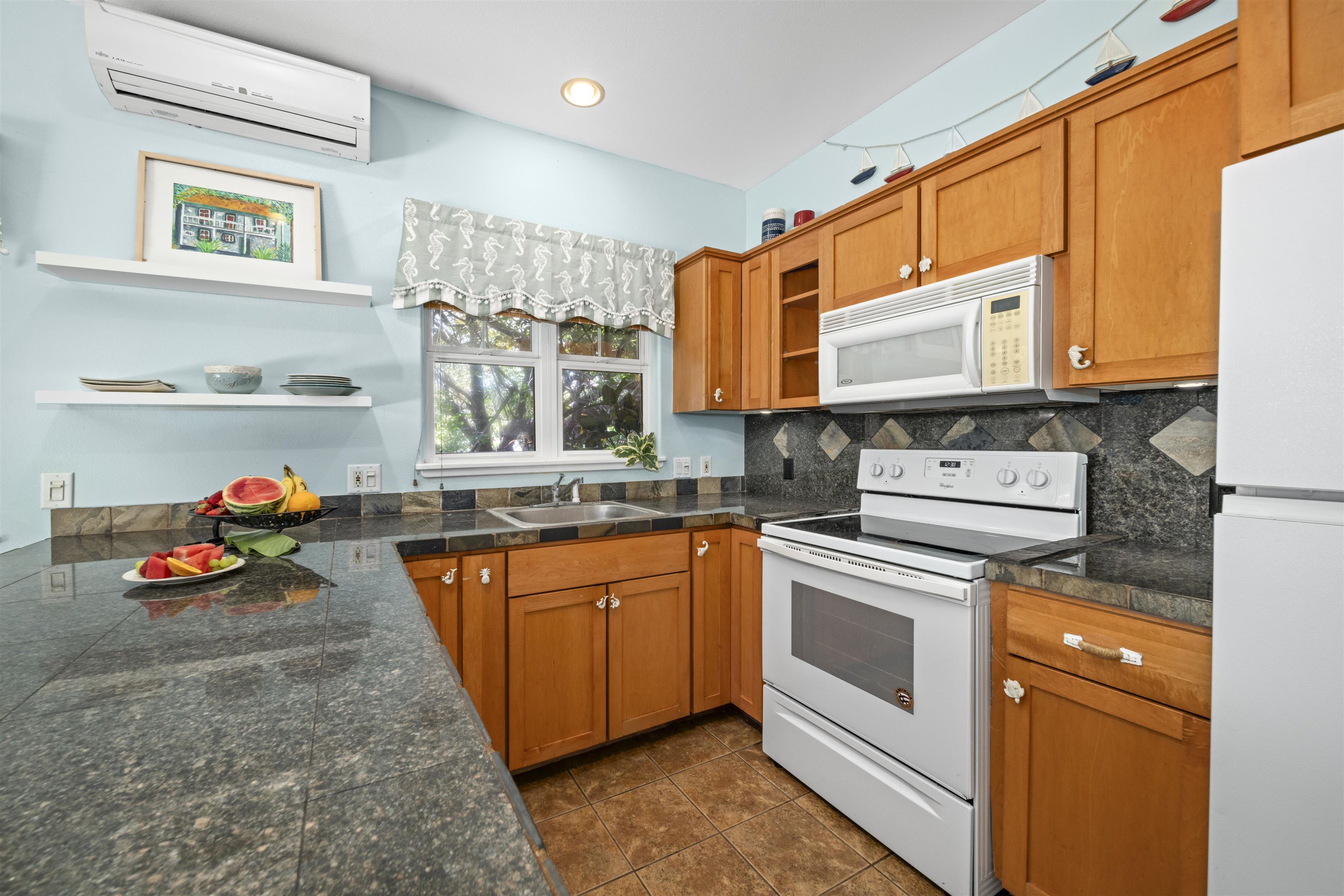 23  Huapala Pl Launiupoko, Lahaina home - photo 33 of 37