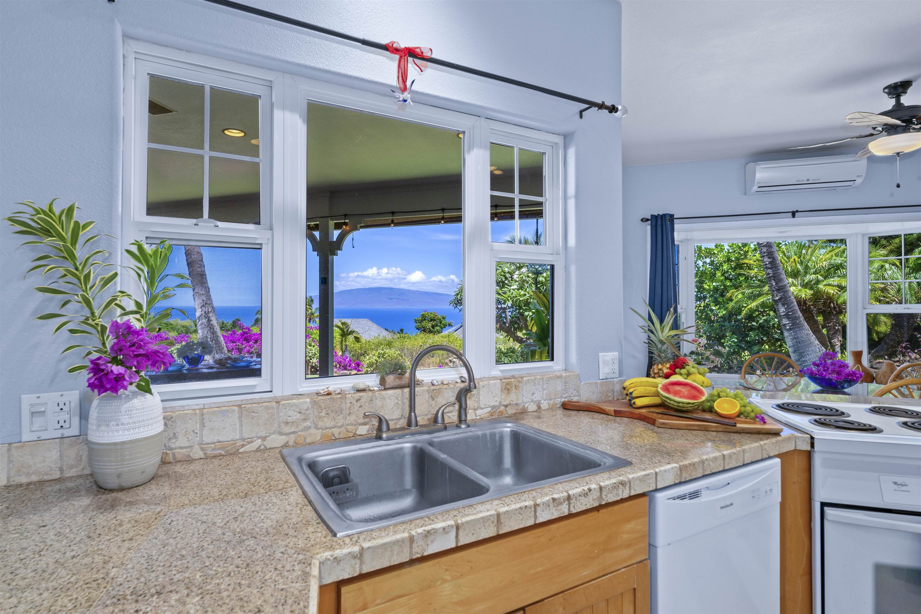 23  Huapala Pl Launiupoko, Lahaina home - photo 5 of 37