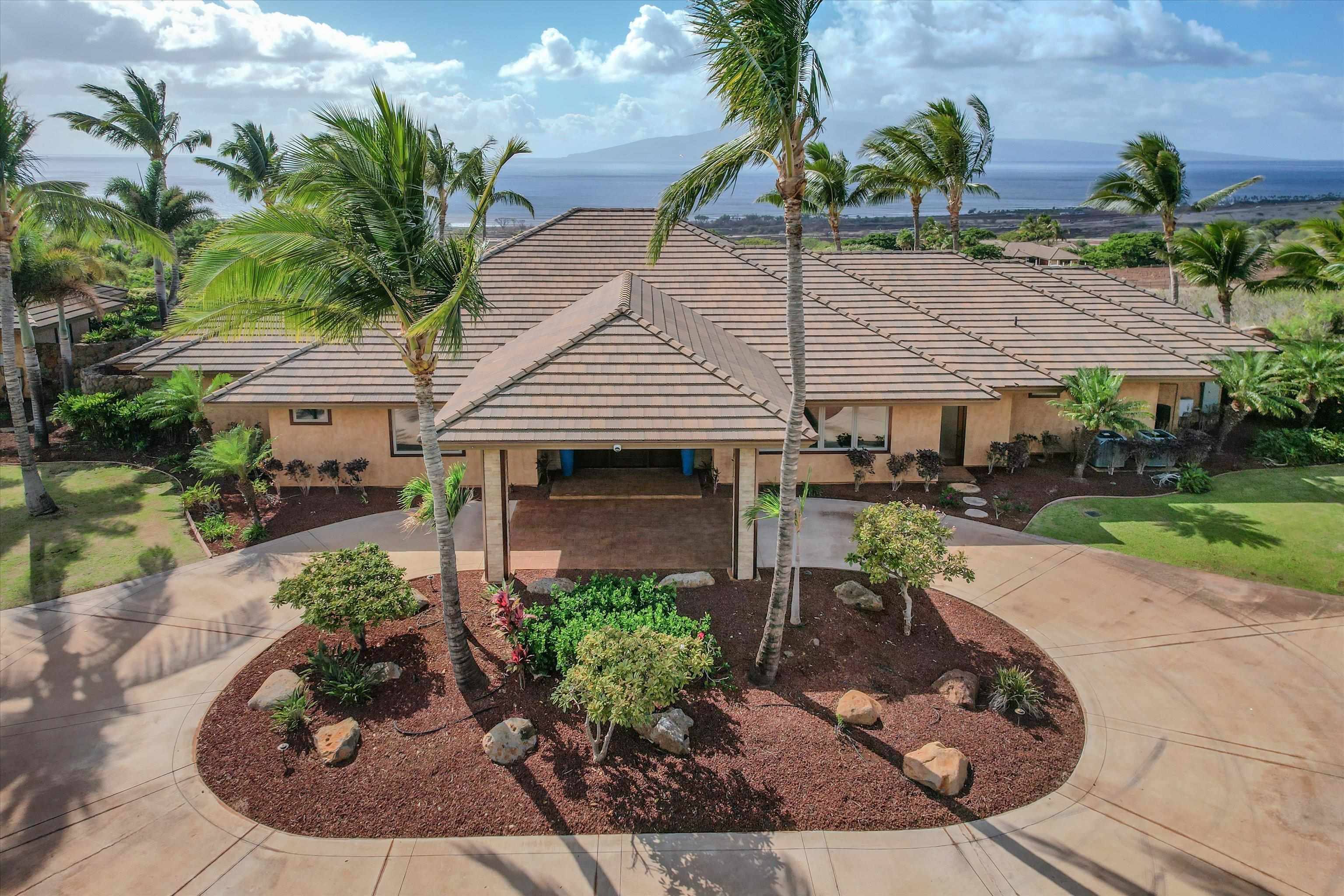 230  Haniu St Launiupoko, Lahaina home - photo 2 of 50