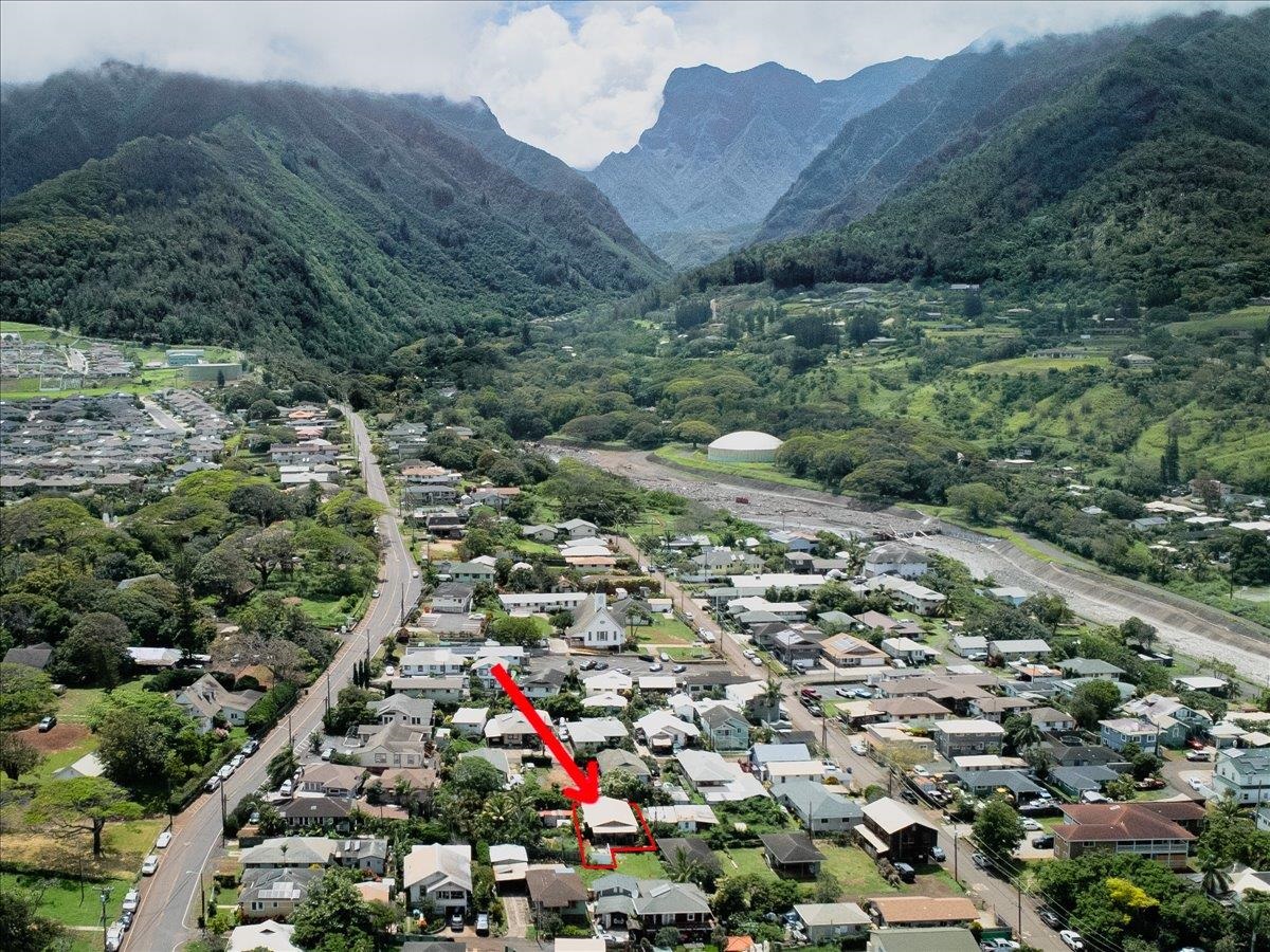 2301  Vineyard St Vineyard, Wailuku home - photo 2 of 37