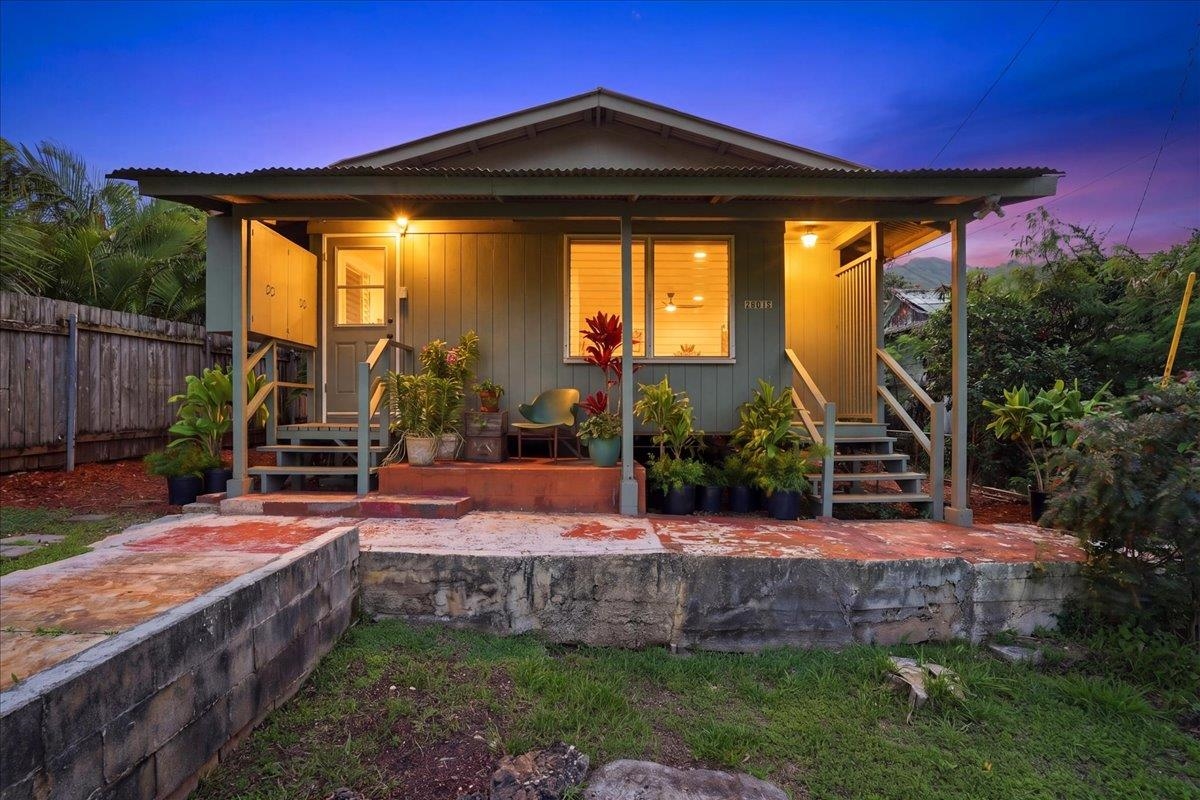 2301  Vineyard St Vineyard, Wailuku home - photo 3 of 37
