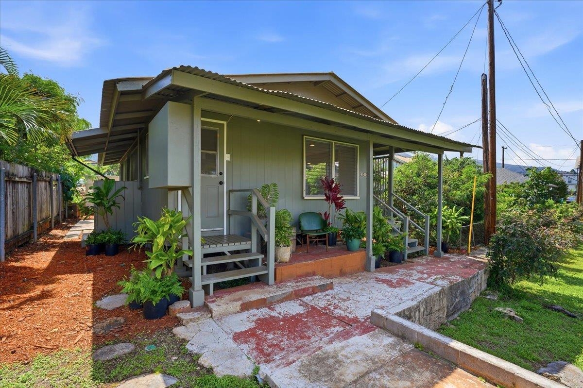 2301  Vineyard St Vineyard, Wailuku home - photo 4 of 37