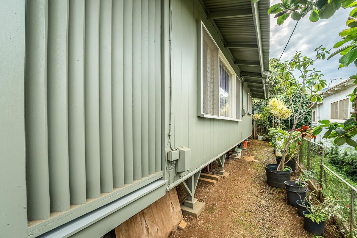 2301  Vineyard St , Wailuku home - photo 22 of 24