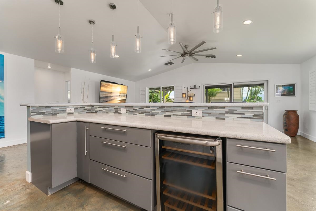 232  Kamahao Cir , Wailuku home - photo 6 of 50