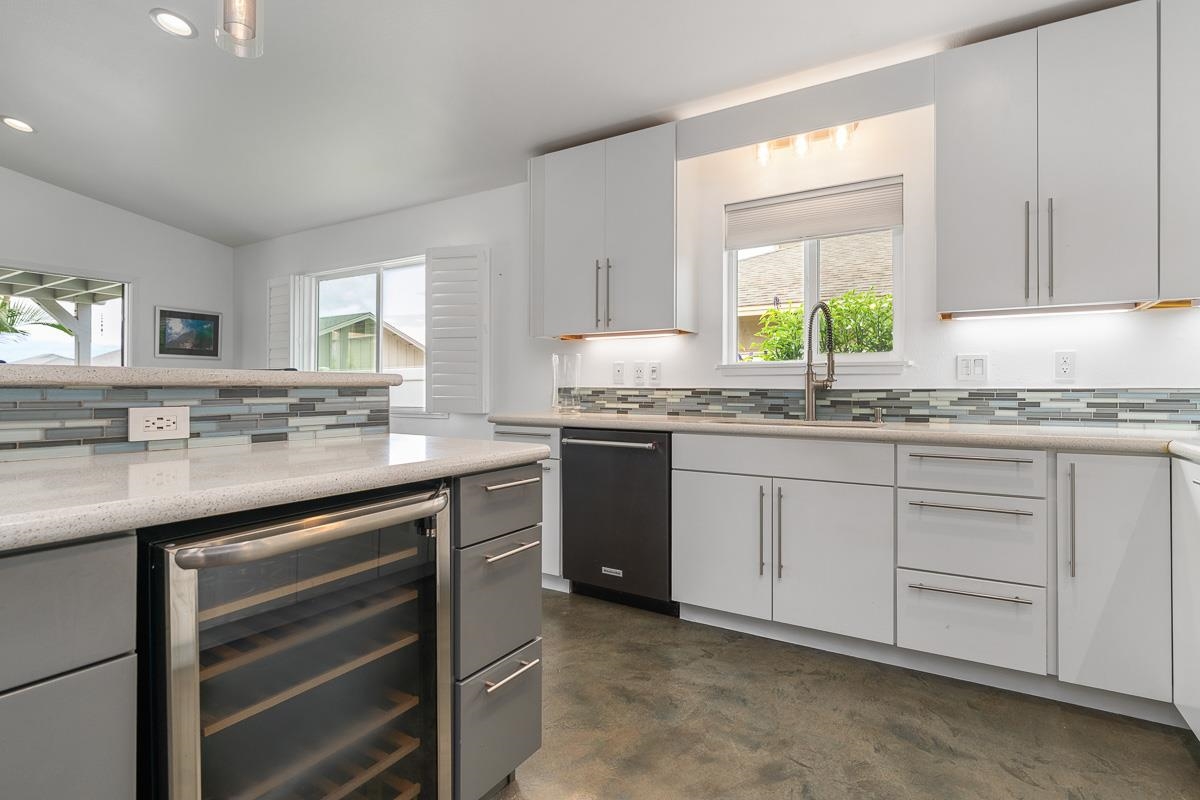 232  Kamahao Cir , Wailuku home - photo 7 of 50