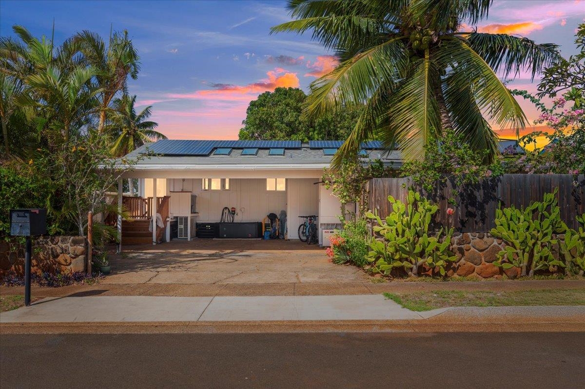 233  Kahiko St , Spreckelsville/Paia/Kuau home - photo 3 of 50