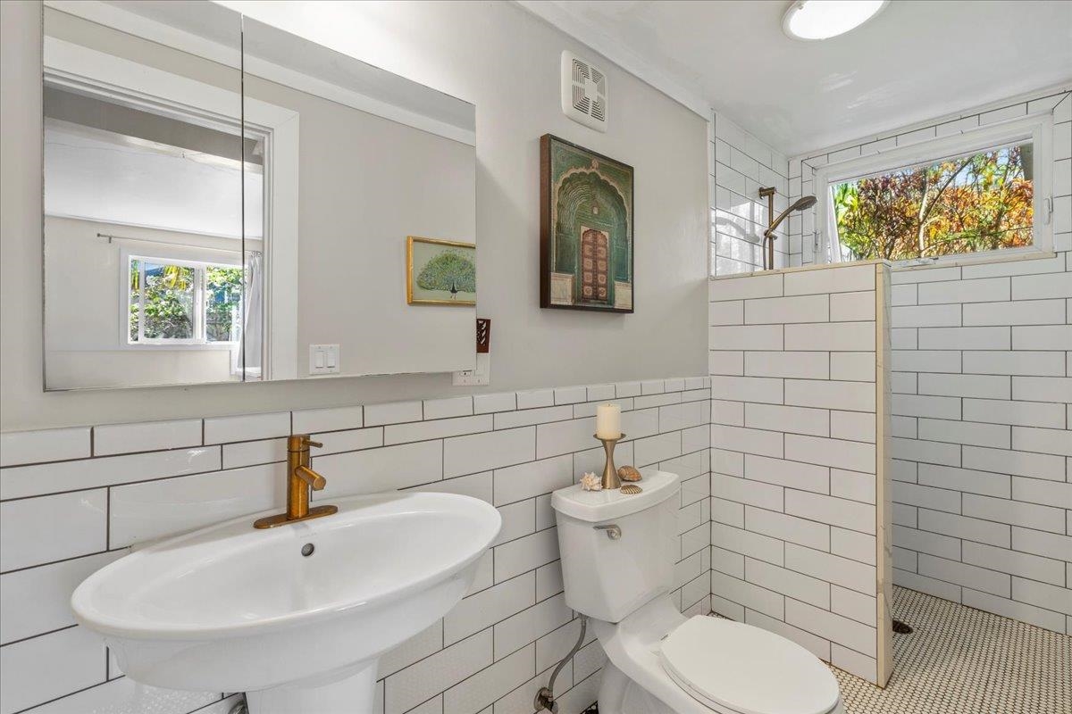 233  Kahiko St , Spreckelsville/Paia/Kuau home - photo 40 of 50