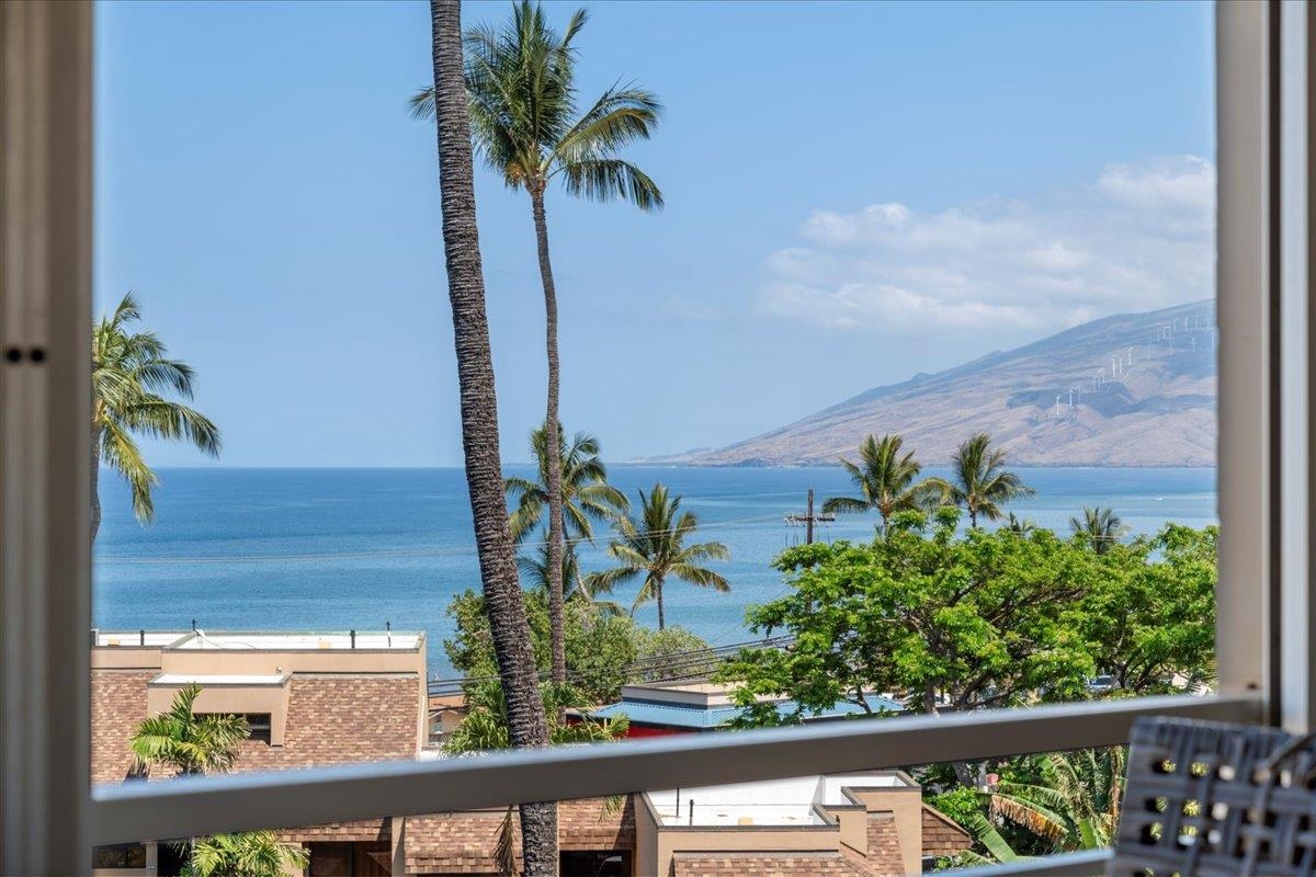 Kamaole Beach Royale condo # 402, Kihei, Hawaii - photo 3 of 49